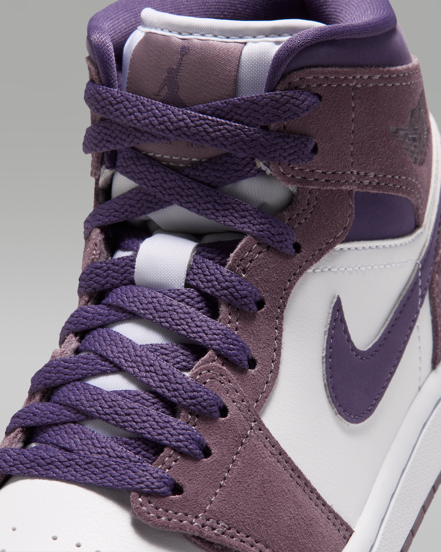 Air Jordan 1 Mid Women's Shoes - Purple Smoke/White/Canyon Purple - View 7