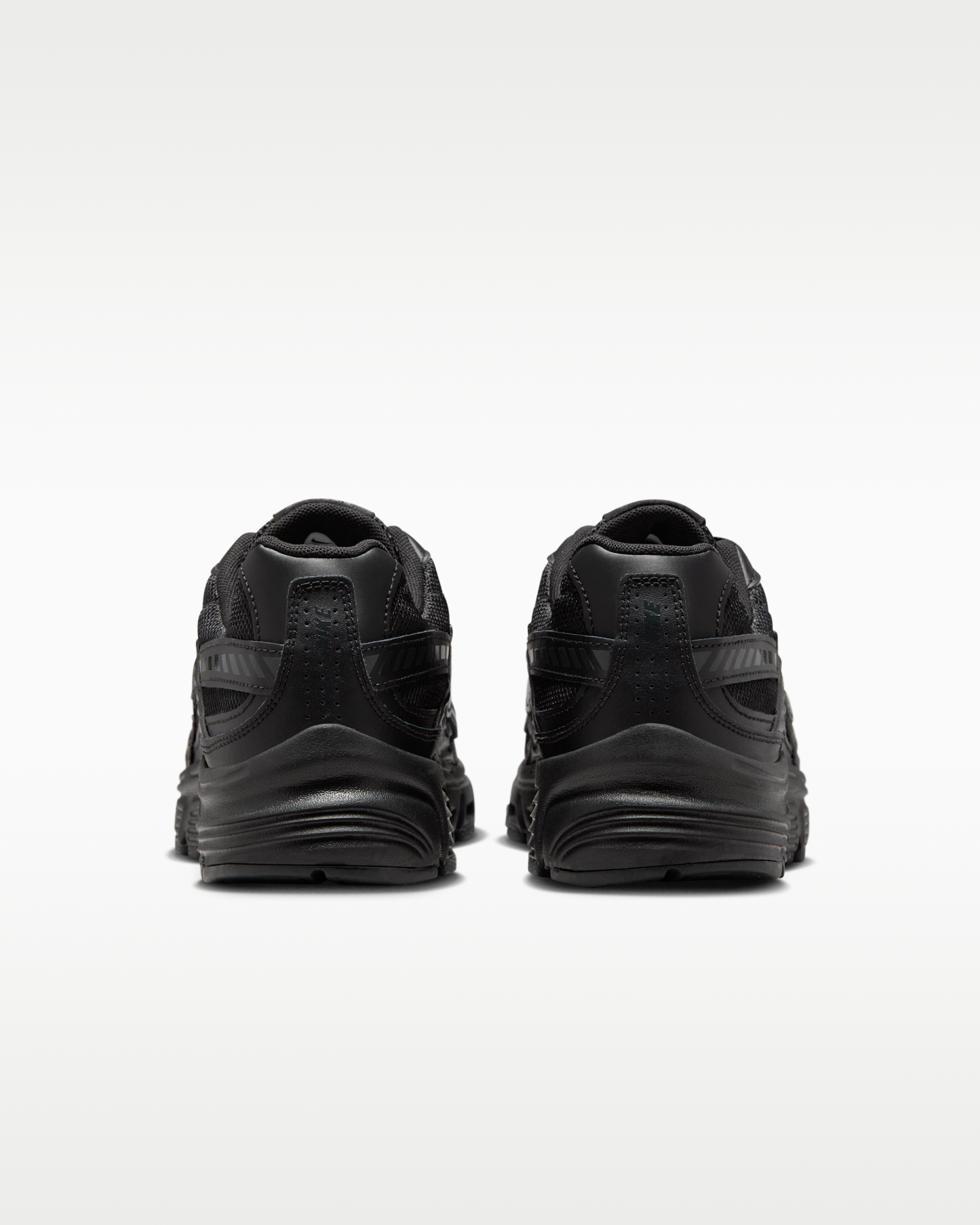 Nike Initiator Women's Shoes - Black/Dark Smoke Grey - View 6