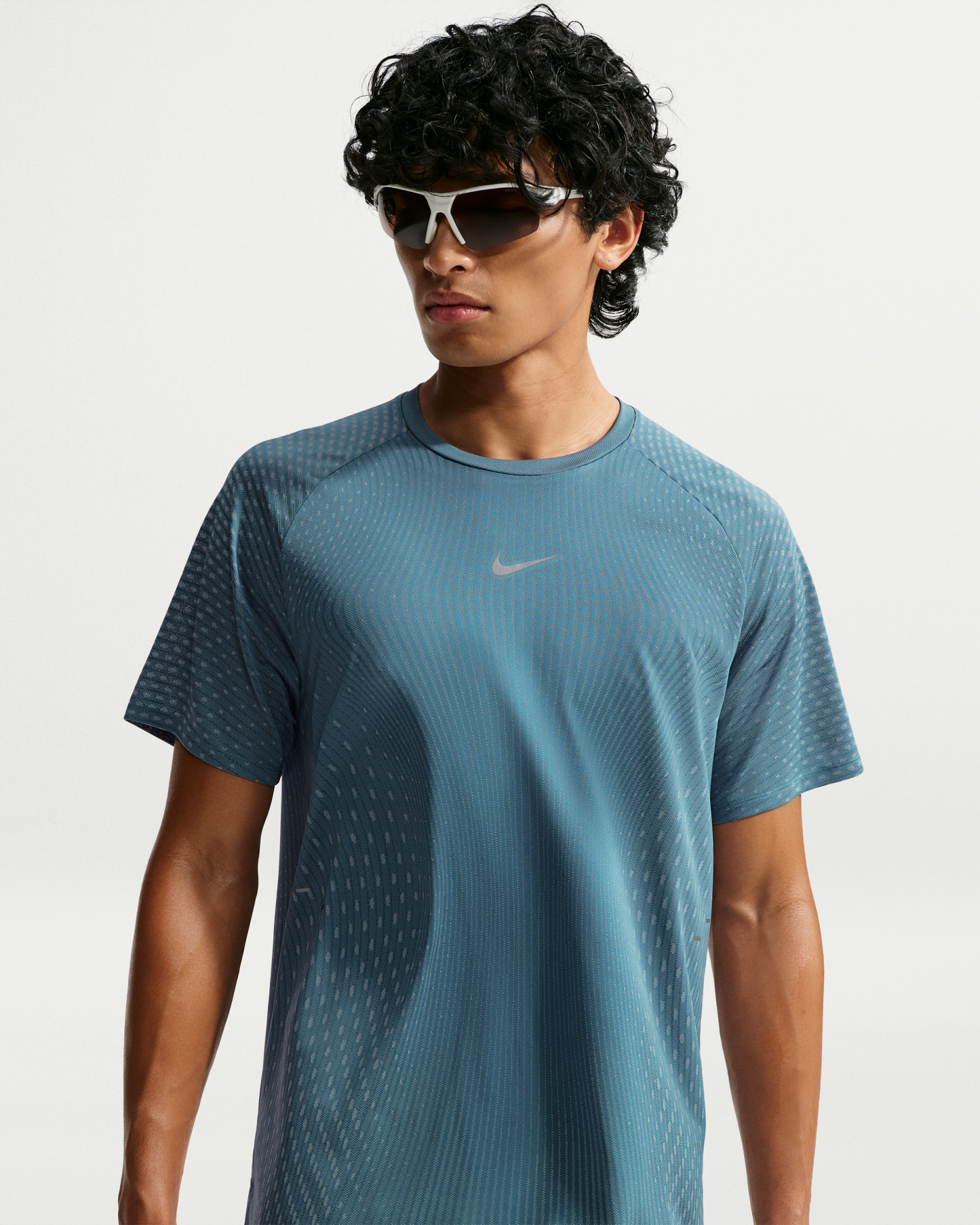 Nike Stride Aero-FIT Men's Short-Sleeve Running Top - Smoky Blue/Football Grey - View 1