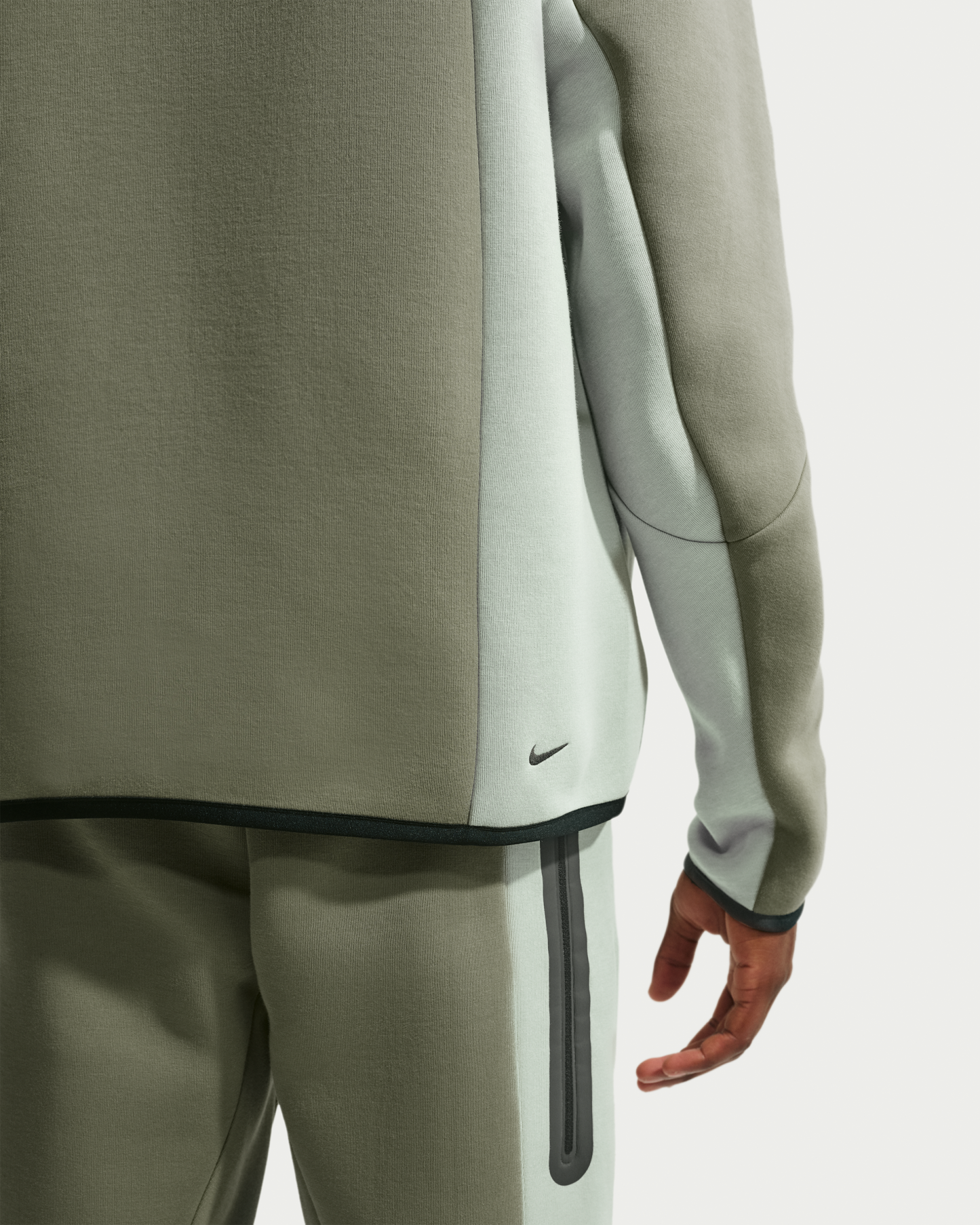 Nike Tech Men's Colour-Block Full-Zip Fleece Windrunner Jacket - Silver Sage/Jade Horizon/Black - View 2