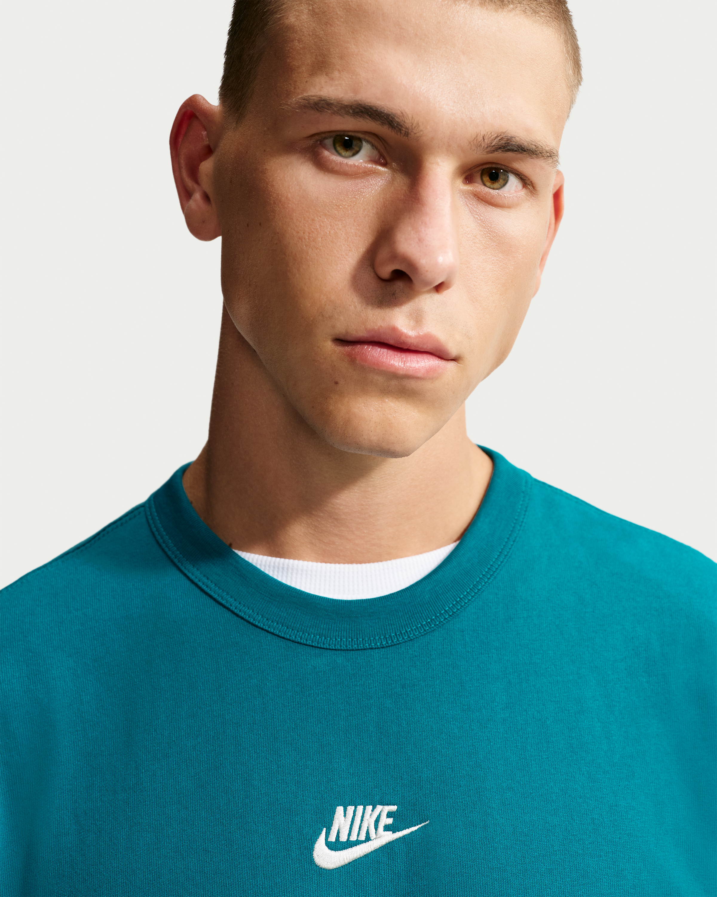 Nike Sportswear Premium Essentials Men's T-Shirt - Bright Spruce/Flat Silver - View 3