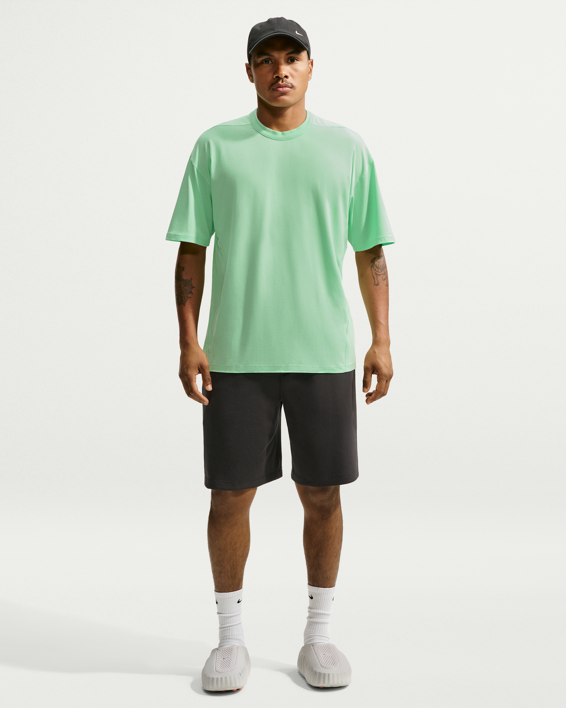 Nike 24.7 ImpossiblySoft Light Men's Dri-FIT Short-Sleeved T-Shirt - Cucumber Calm/Sail/Illusion Green - View 4