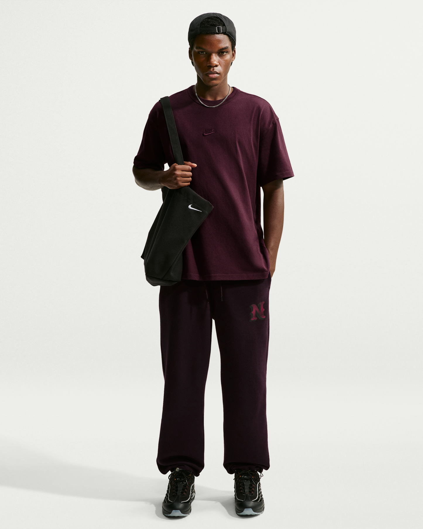Nike Sportswear Premium Essentials Men's T-Shirt - Burgundy Crush - View 4