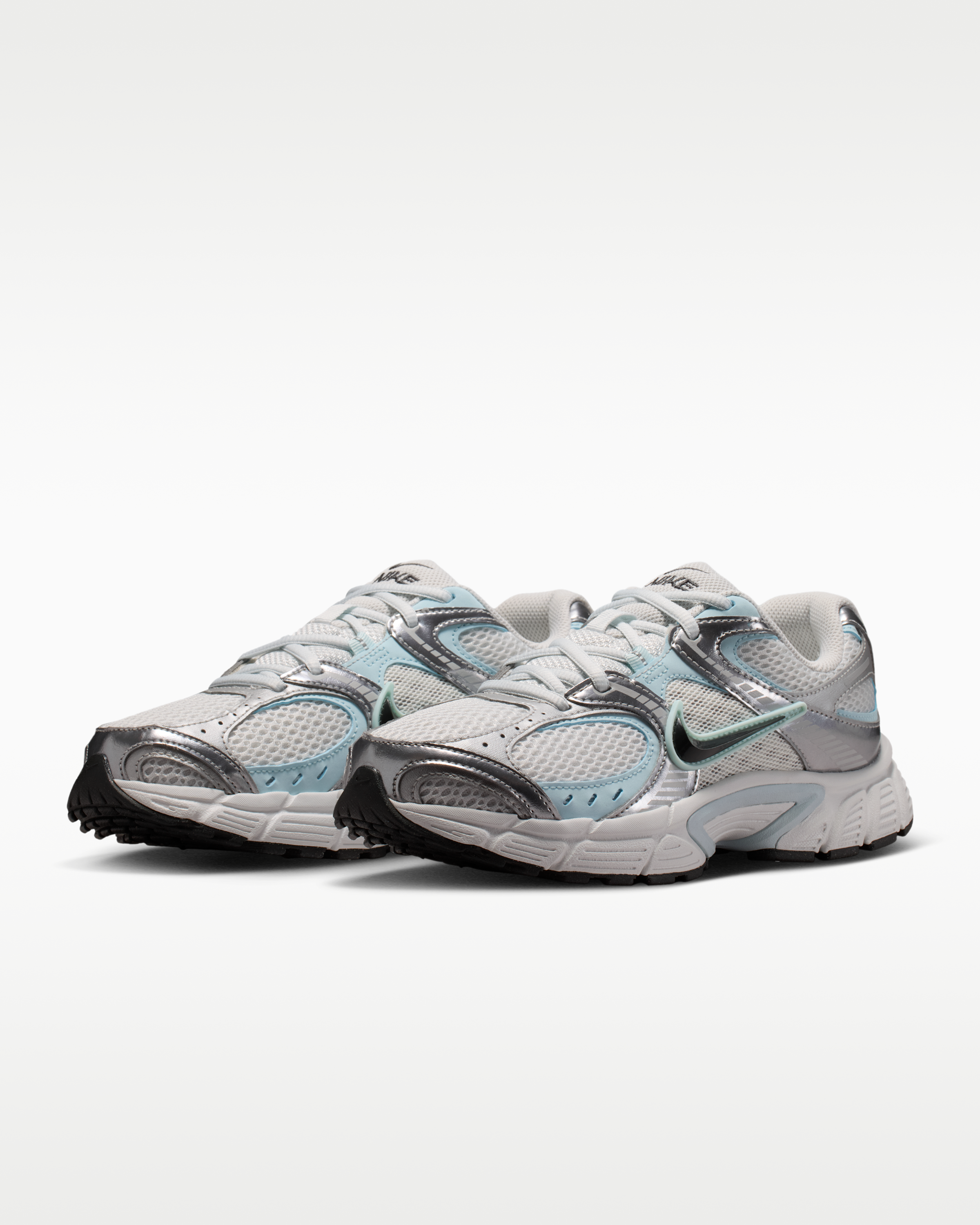 Nike V5 RNR Women's Shoes with Reflective Design Accents - Grey Fog/Off-White/Glacier Blue/Anthracite - View 5