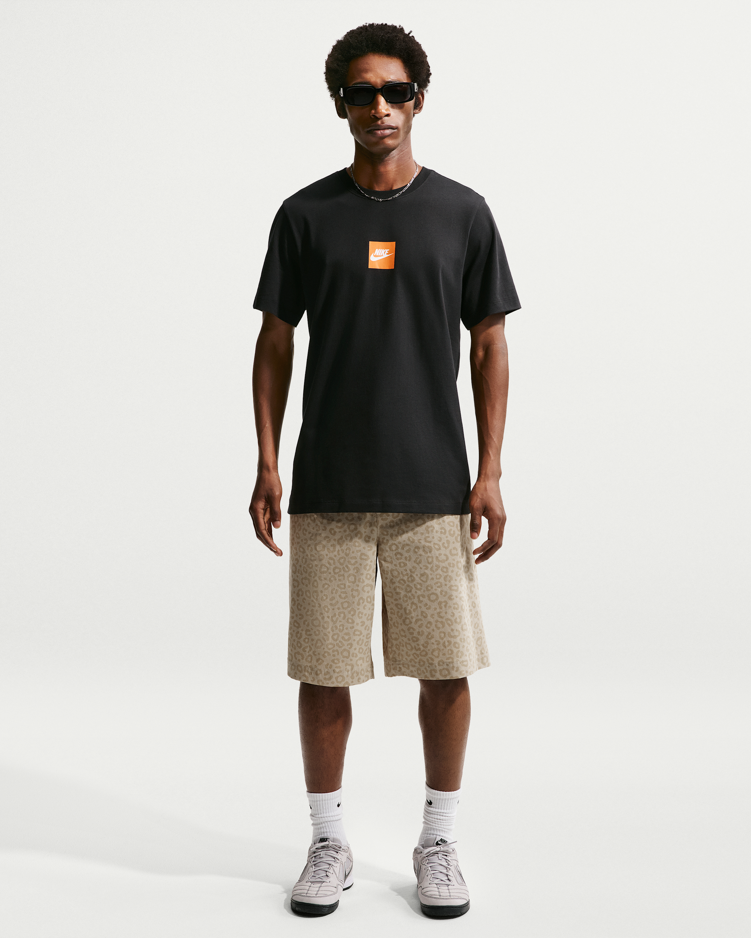 Nike Sportswear T-Shirt - Black/White - View 4