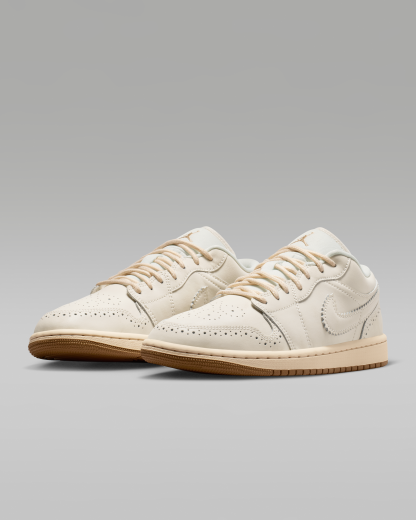 Air Jordan 1 Low SE Women's Shoes - Chalk/Metallic Gold/Pearl White/Chalk - View 5