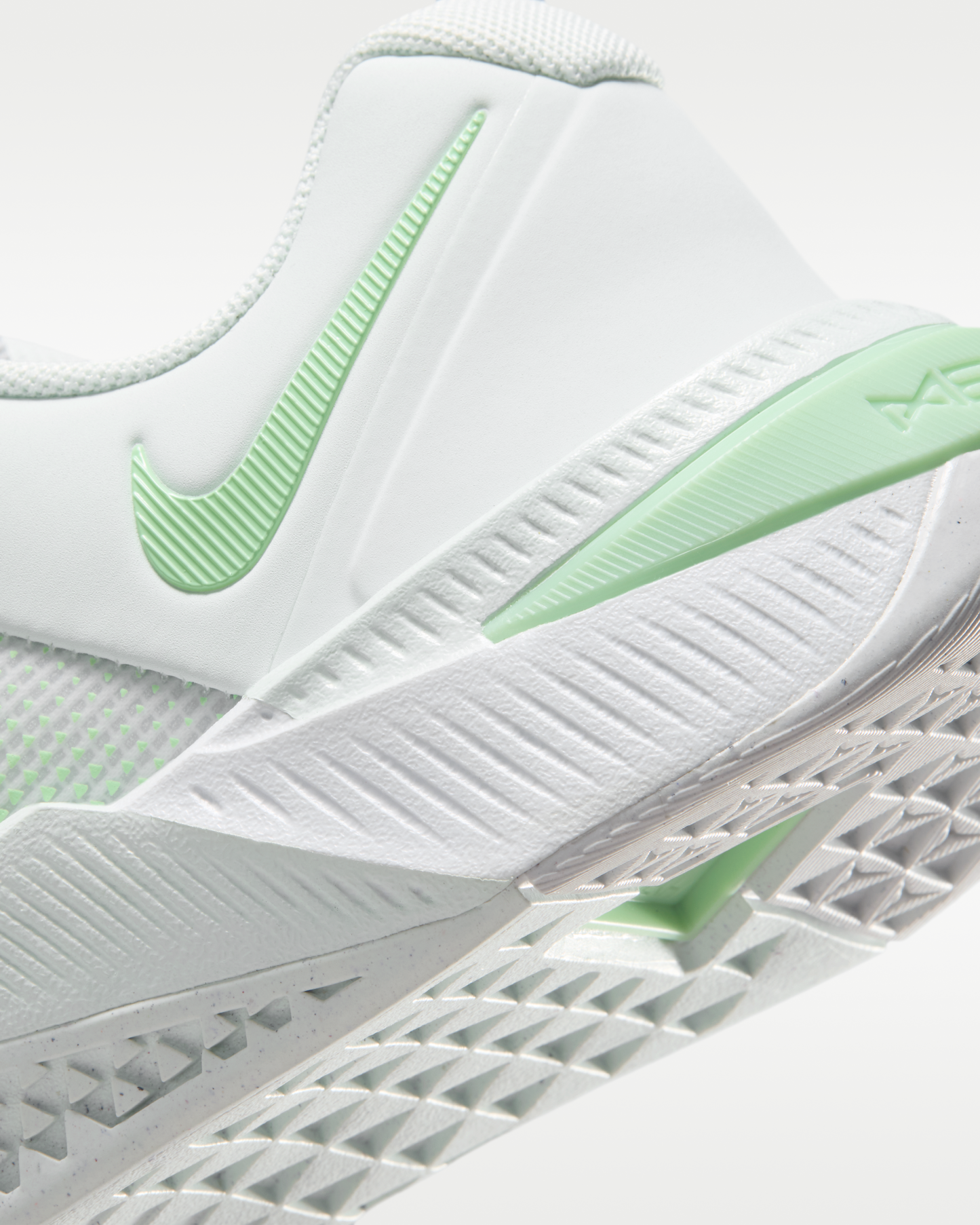 Nike Metcon 10 Women's Training Shoes - Off-White/Barely Green/Cucumber Calm - View 8