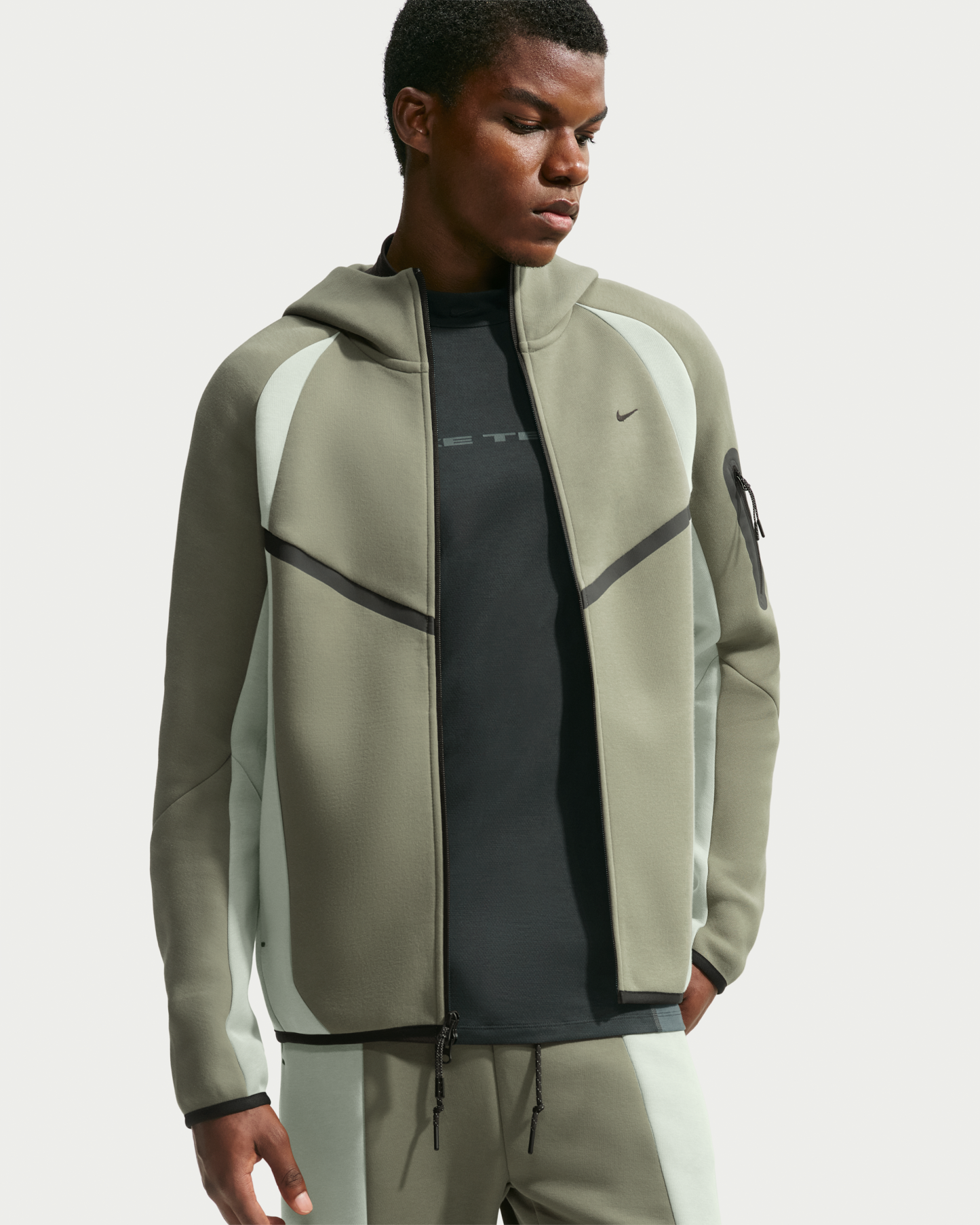 Nike Tech Men's Colour-Block Full-Zip Fleece Windrunner Jacket - Silver Sage/Jade Horizon/Black - View 1