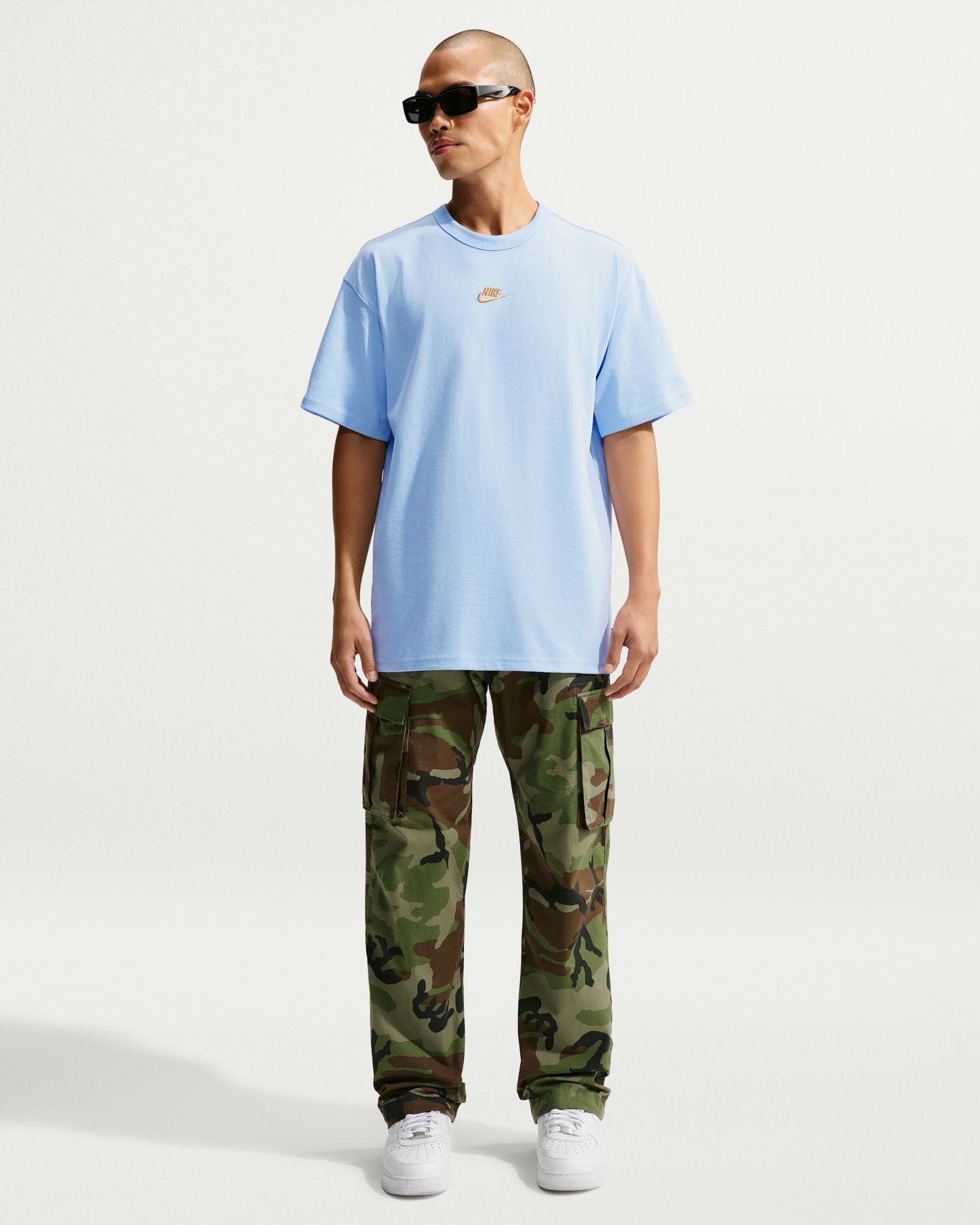 Nike Sportswear Premium Essentials Men's T-Shirt - Ice Blue/Flat Gold - View 4