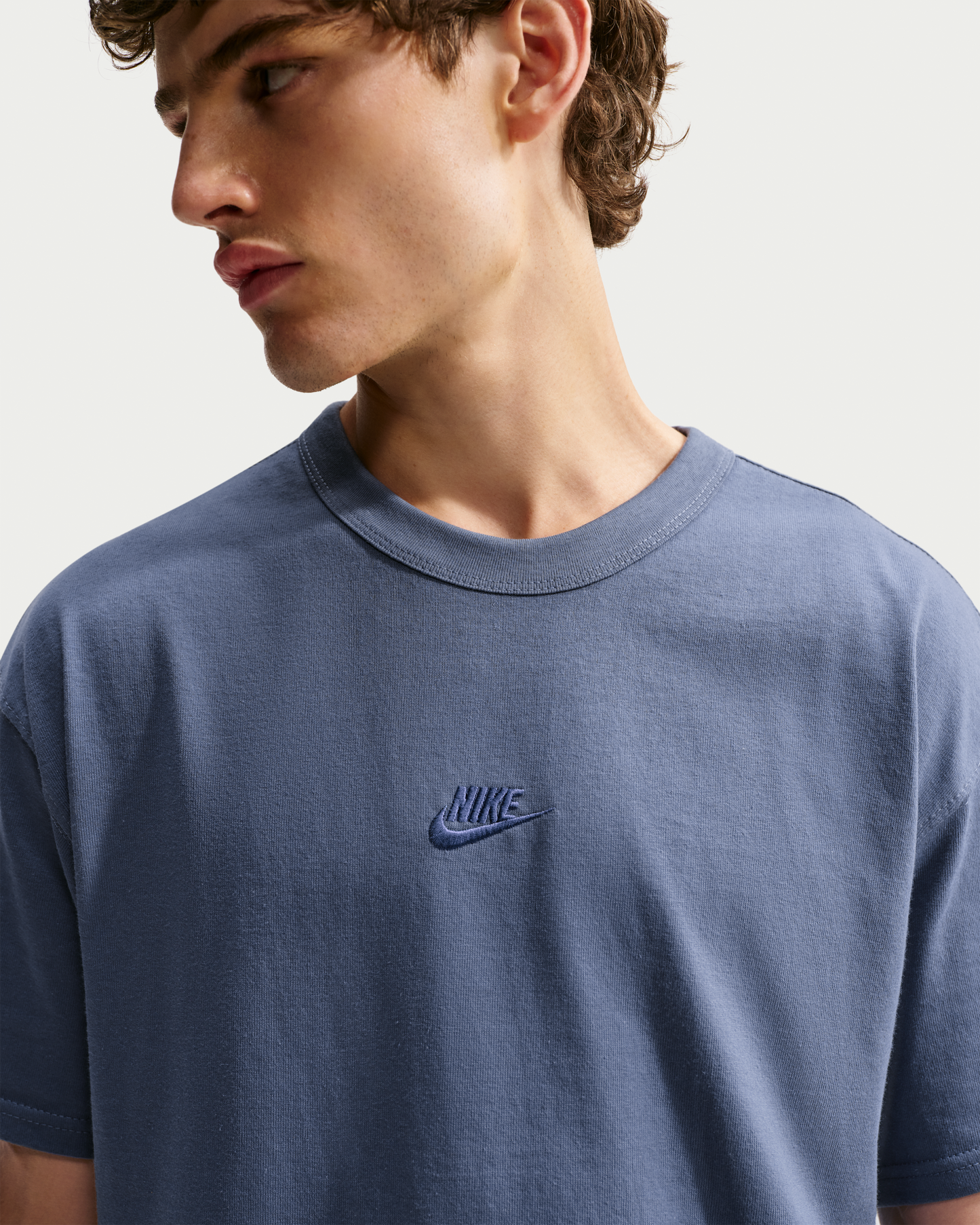 Nike Sportswear Premium Essentials Men's T-Shirt - Diffused Blue - View 3