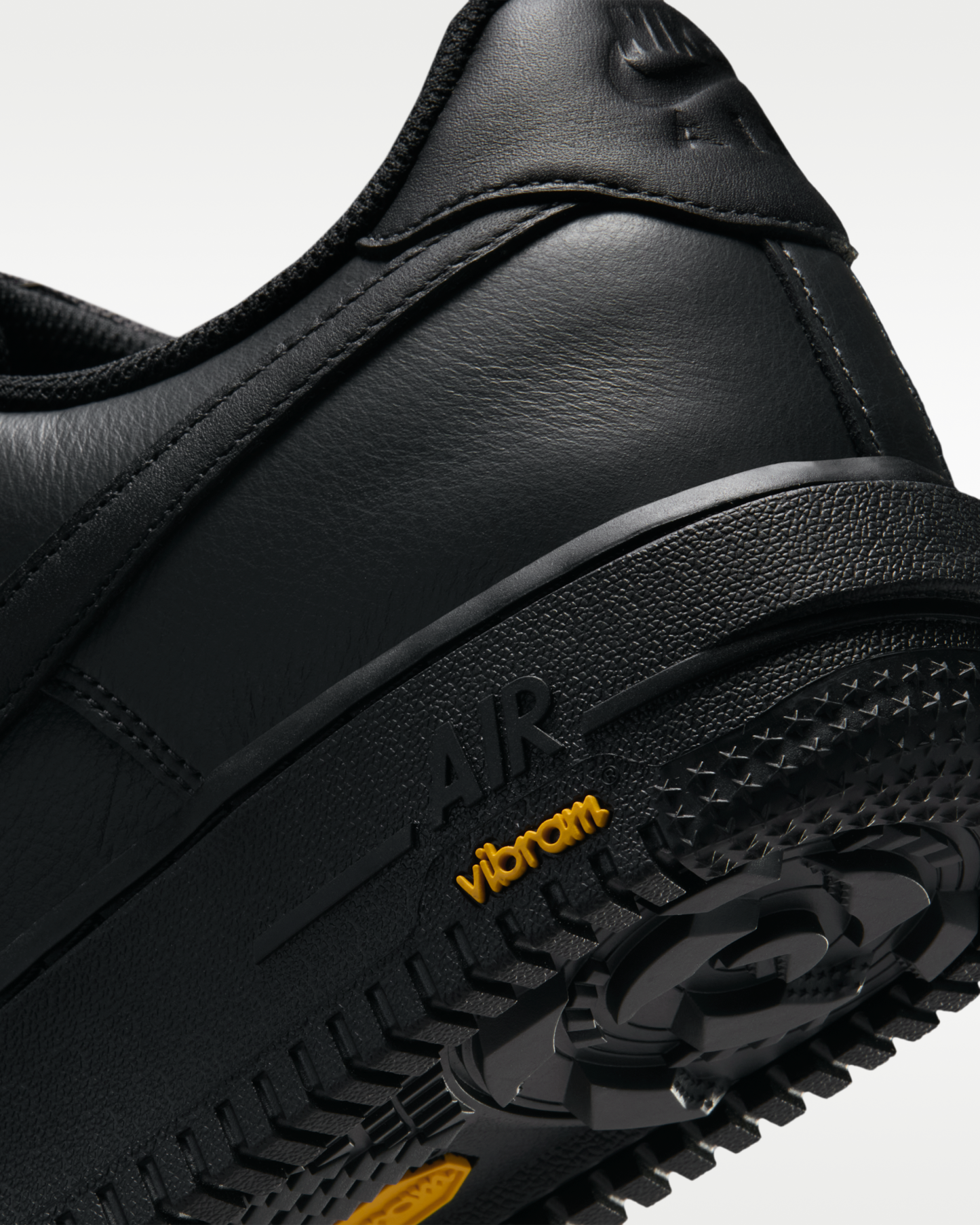 Air Force 1 GORE-TEX Vibram® Men's Waterproof Shoes - Off-Noir/Speed Yellow/Black - View 8