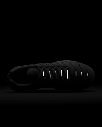 Nike Air Max Plus SE Women's Shoes - White/Pure Platinum/Black - View 9