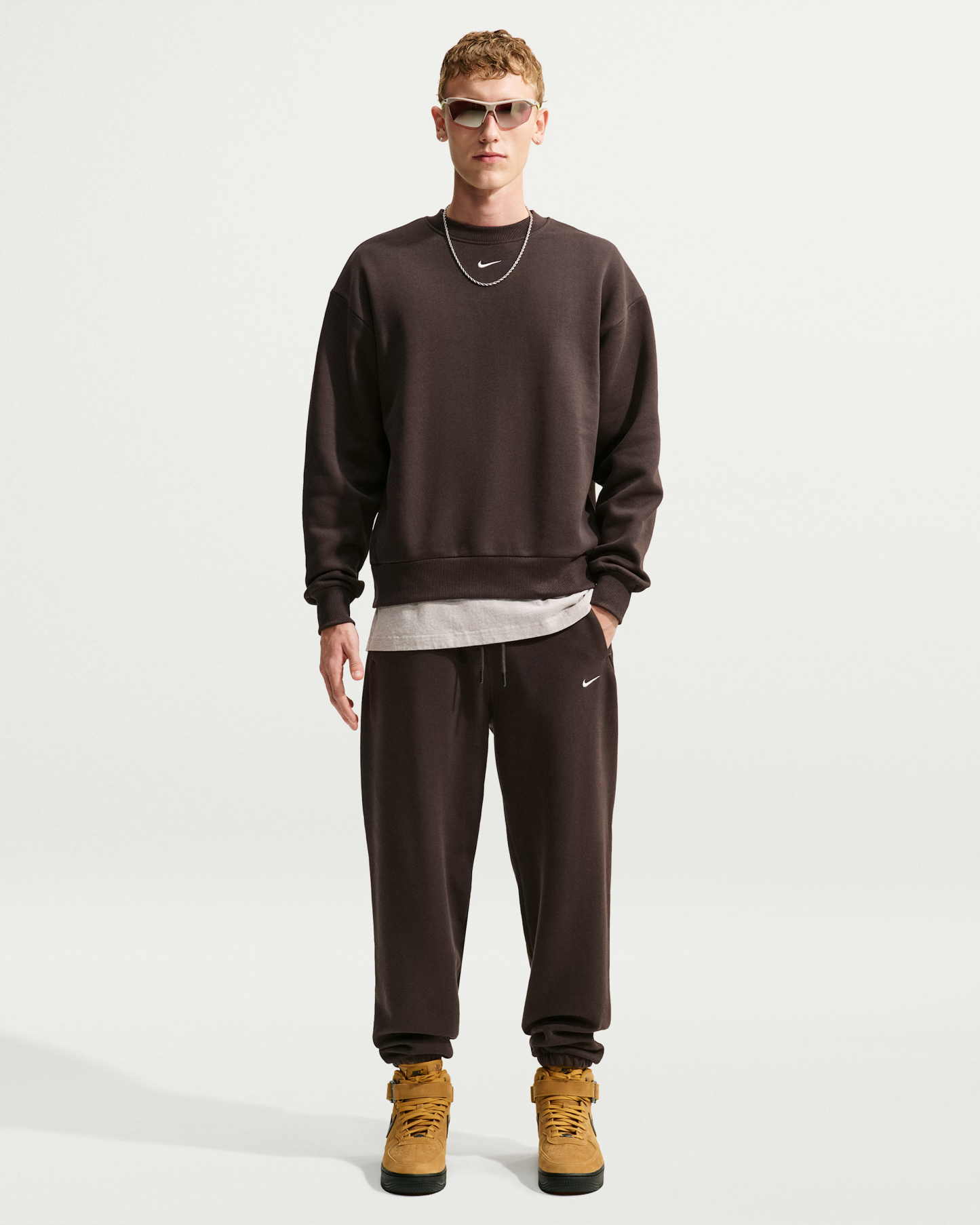 Nike Solo Fleece Men's Crew-Neck Sweatshirt - Velvet Brown/Sail - View 4