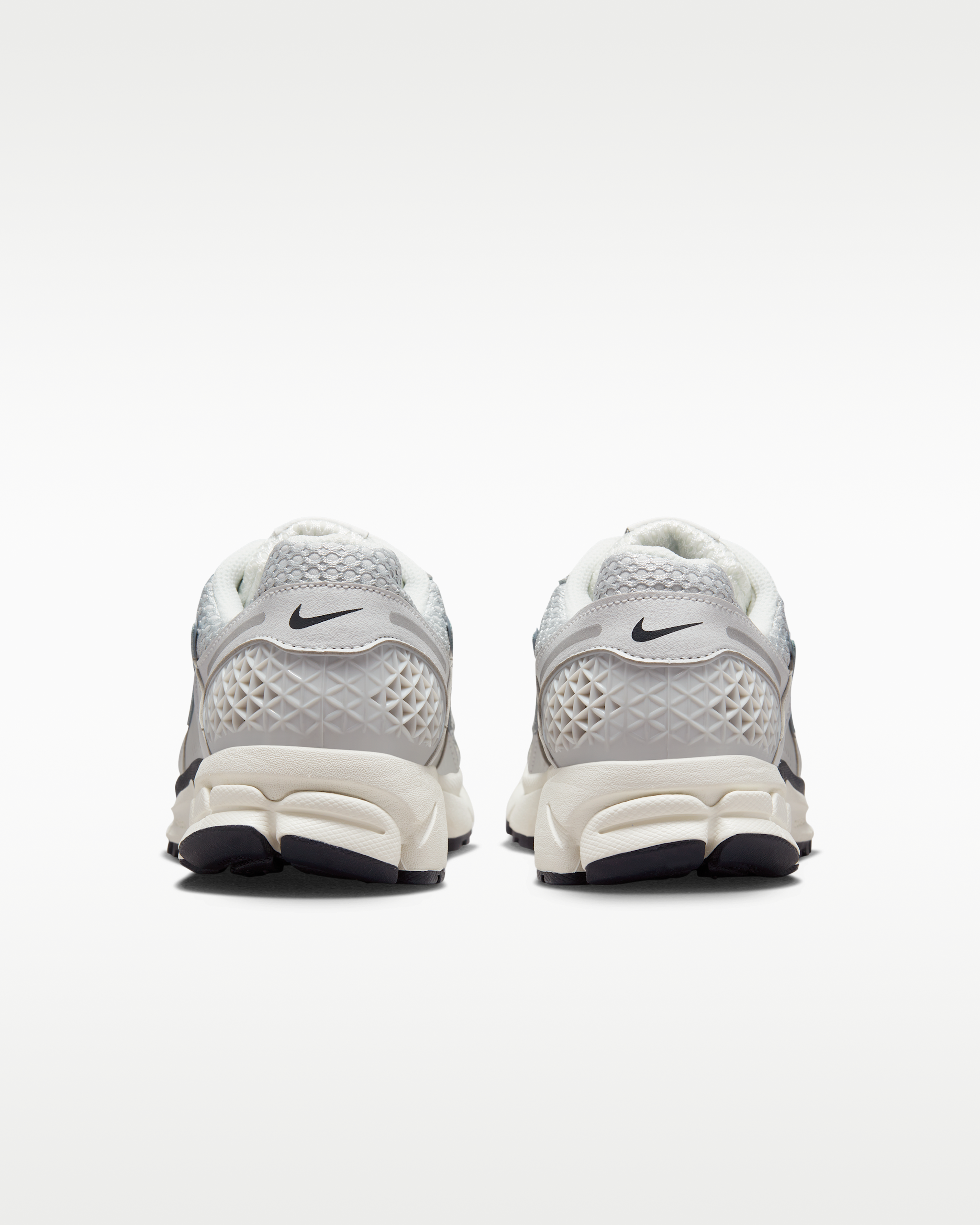 Nike Zoom Vomero 5 Women's Shoes - Photon Dust/Gridiron/Sail/Chrome - View 6