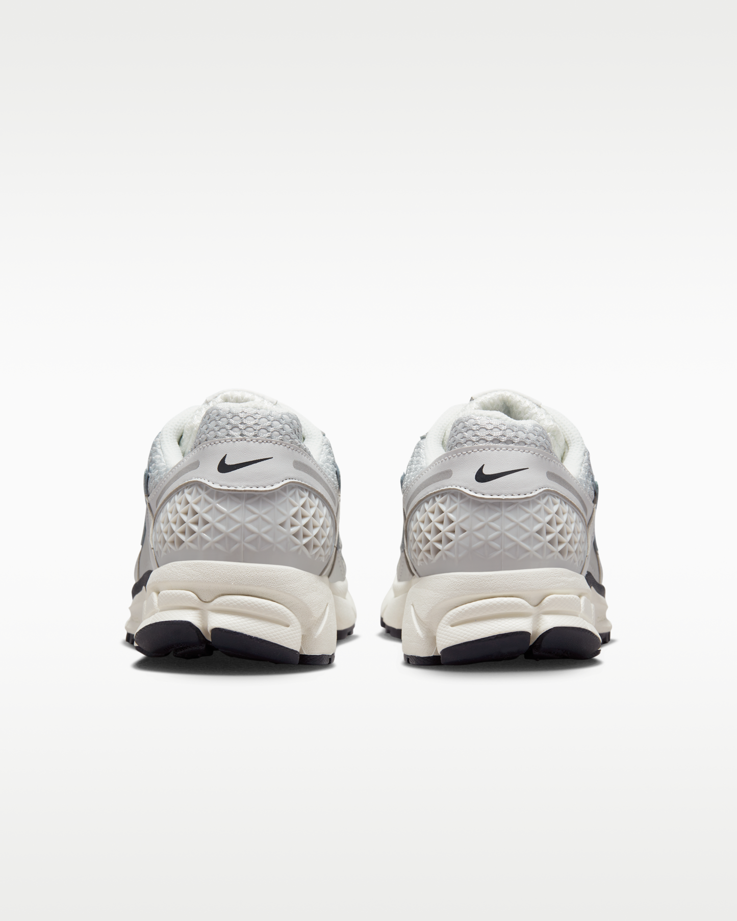 Nike Zoom Vomero 5 Women's Shoes - Photon Dust/Gridiron/Sail/Chrome - View 6