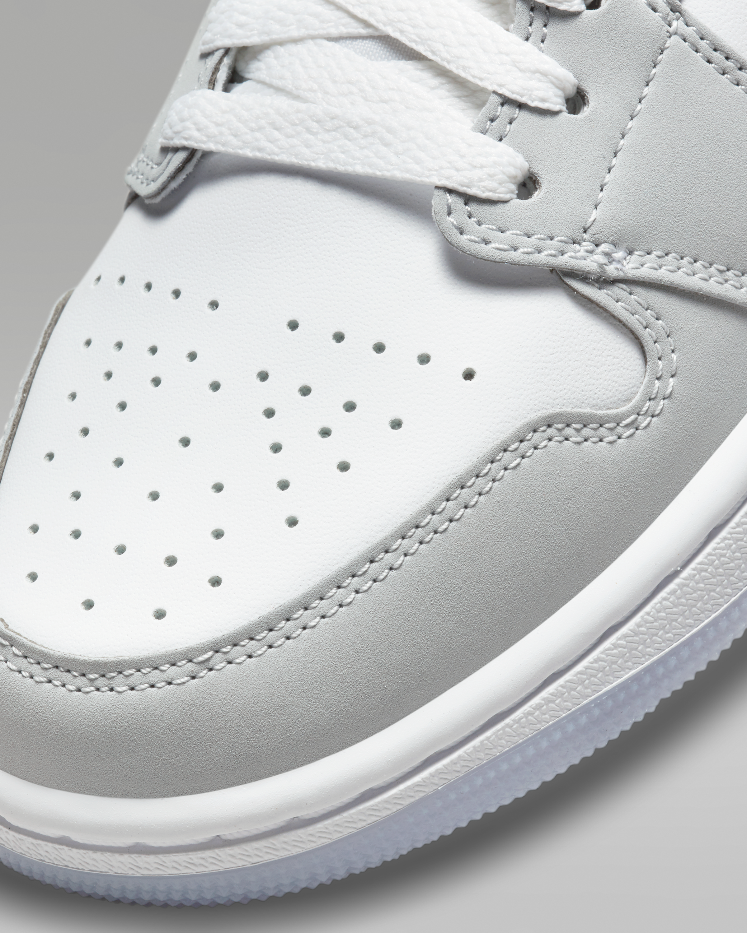 Air Jordan 1 Mid Women's Shoes - White/Wolf Grey/Aluminium - View 7