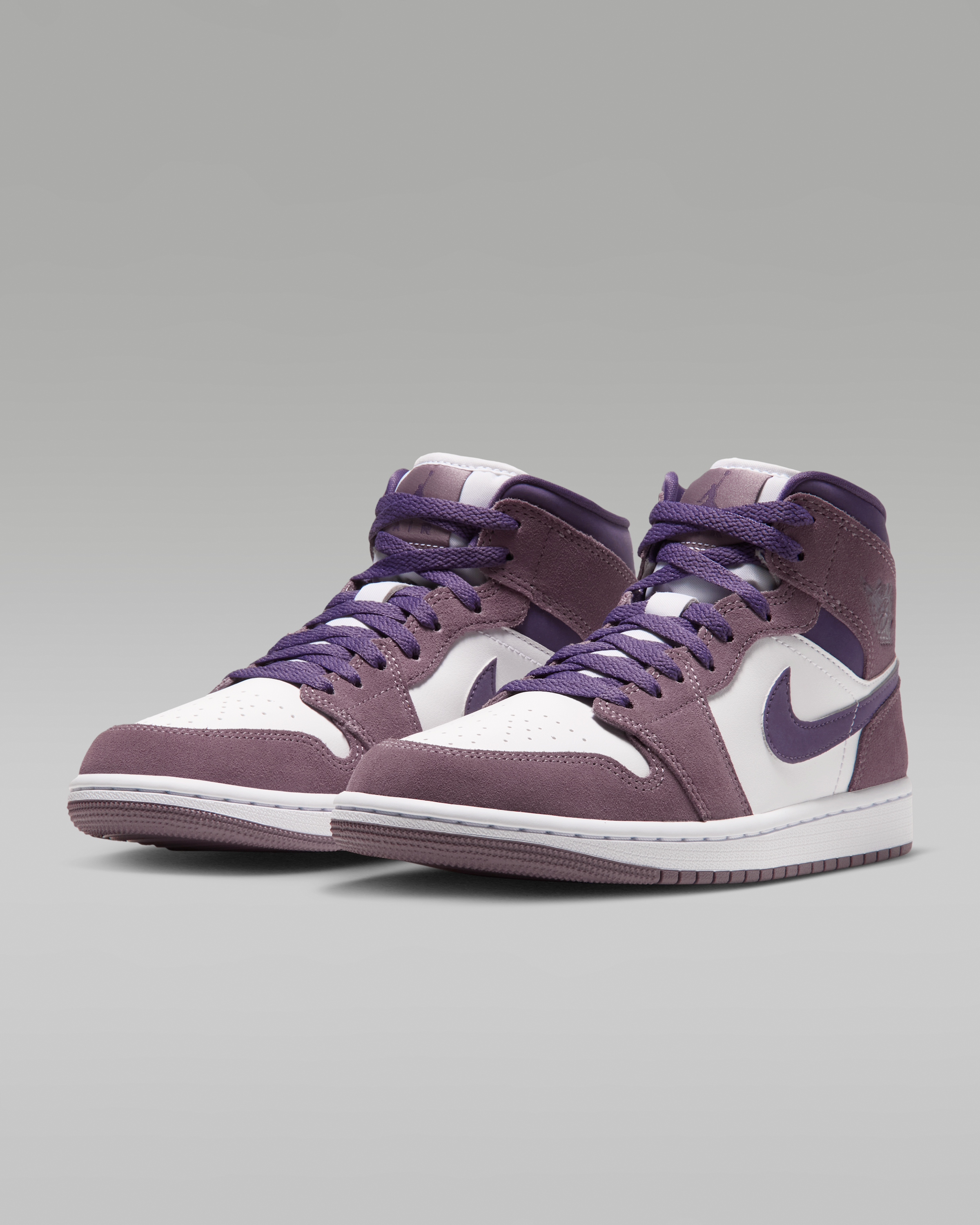Air Jordan 1 Mid Women's Shoes - Purple Smoke/White/Canyon Purple - View 5