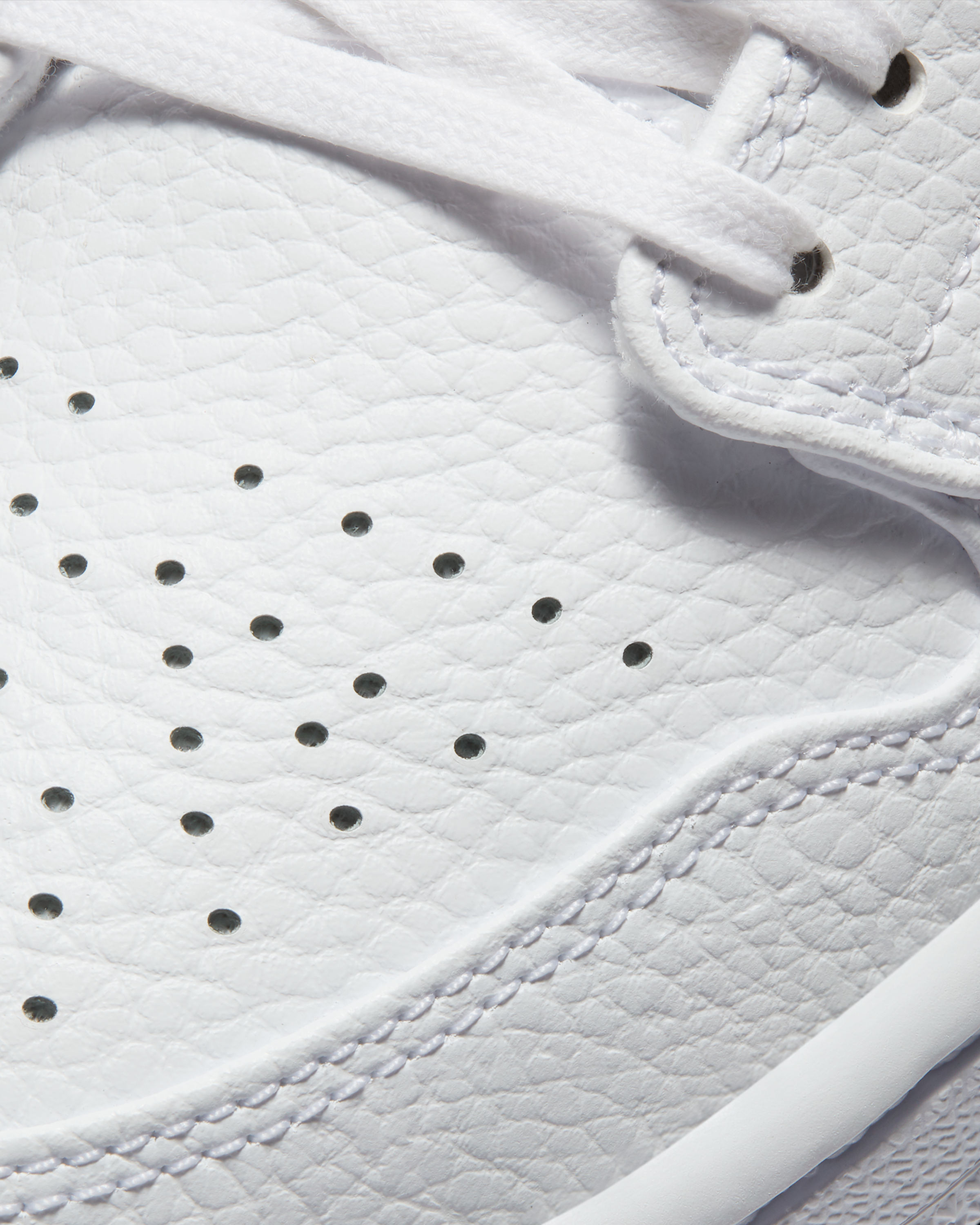 Air Jordan 1 Low SE Women's Shoes - White/White/Metallic Gold - View 7