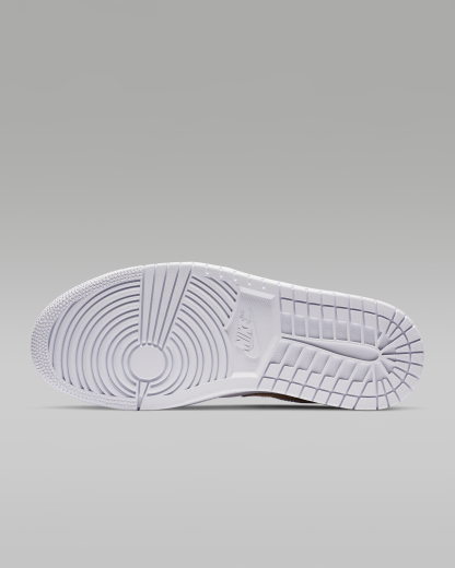 Air Jordan 1 Low SE Women's Shoes - White/White/Metallic Gold - View 2