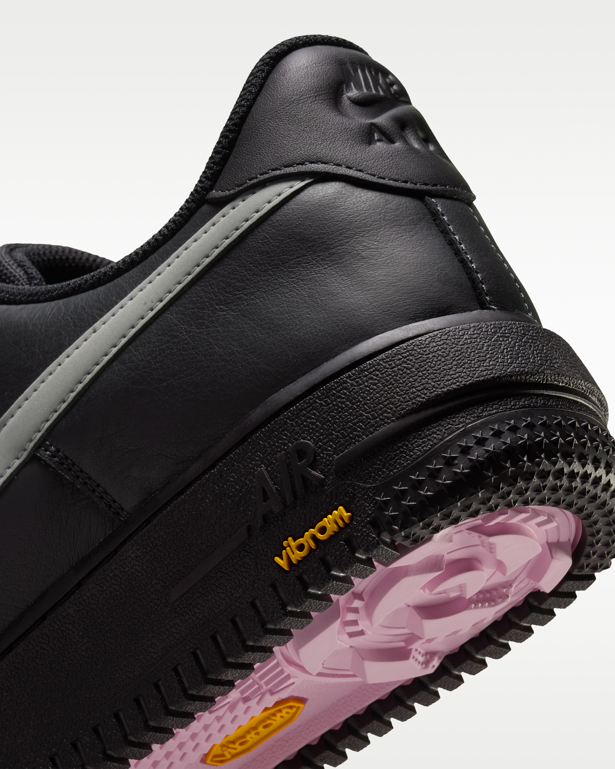 Air Force 1 GORE-TEX Vibram® Men's Waterproof Shoes - Black Pine/Black/Pink Foam/Tech Grey - View 8