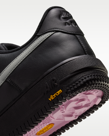 Air Force 1 GORE-TEX Vibram® Men's Waterproof Shoes - Black Pine/Black/Pink Foam/Tech Grey - View 8