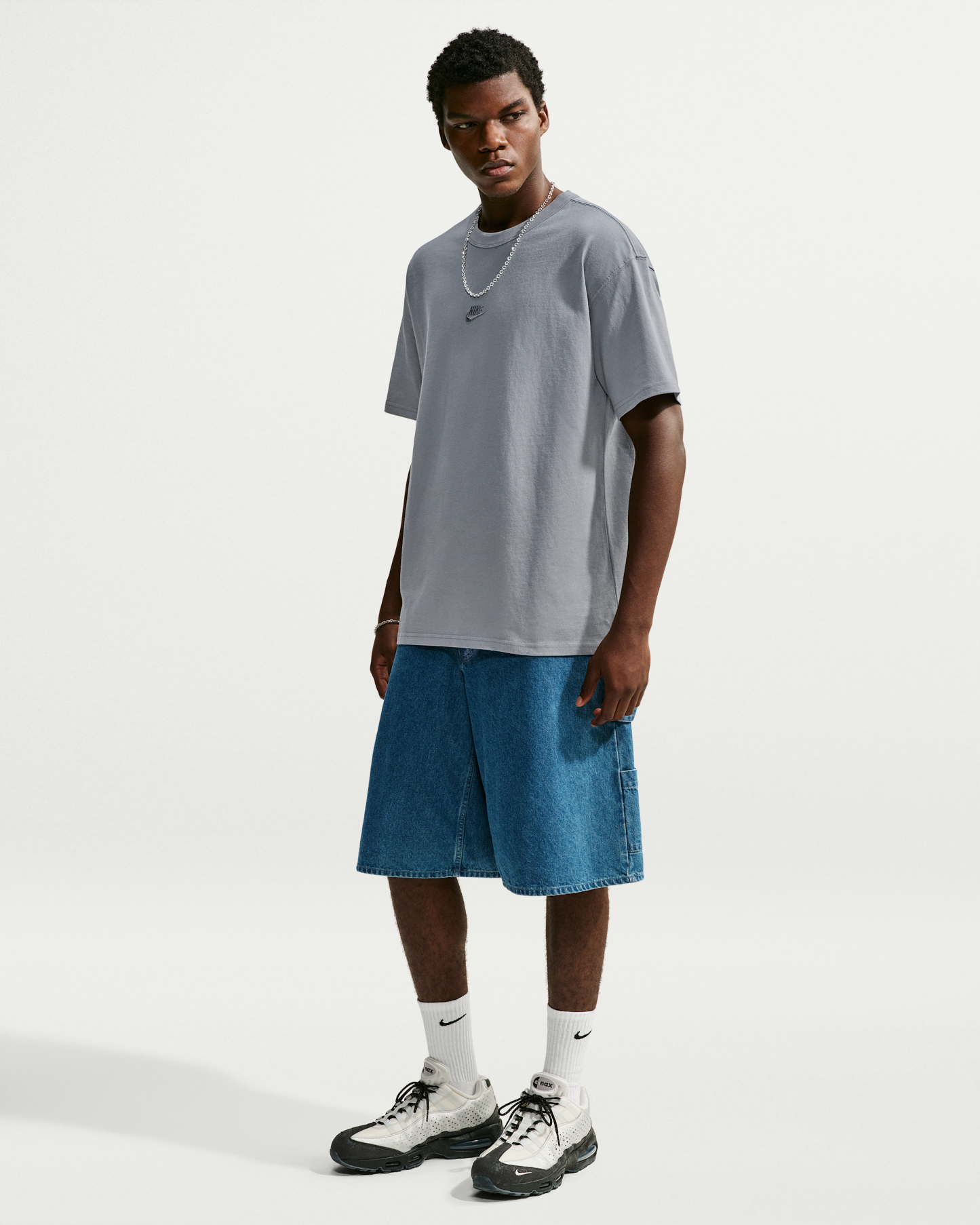 Nike Sportswear Premium Essentials Men's T-Shirt - Cool Grey - View 4