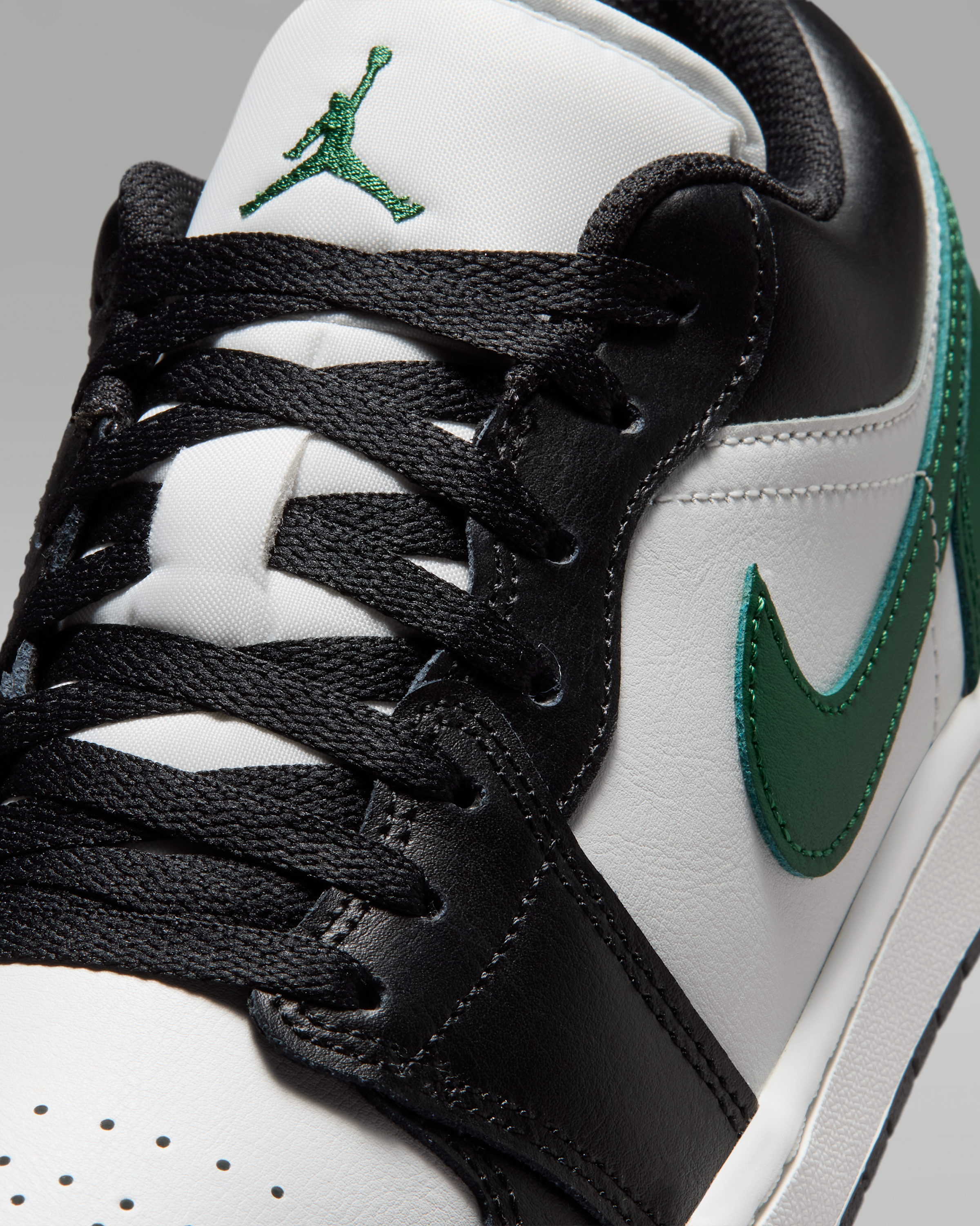 Air Jordan 1 Low Men's Shoes - Black/Gorge Green/Summit White - View 7