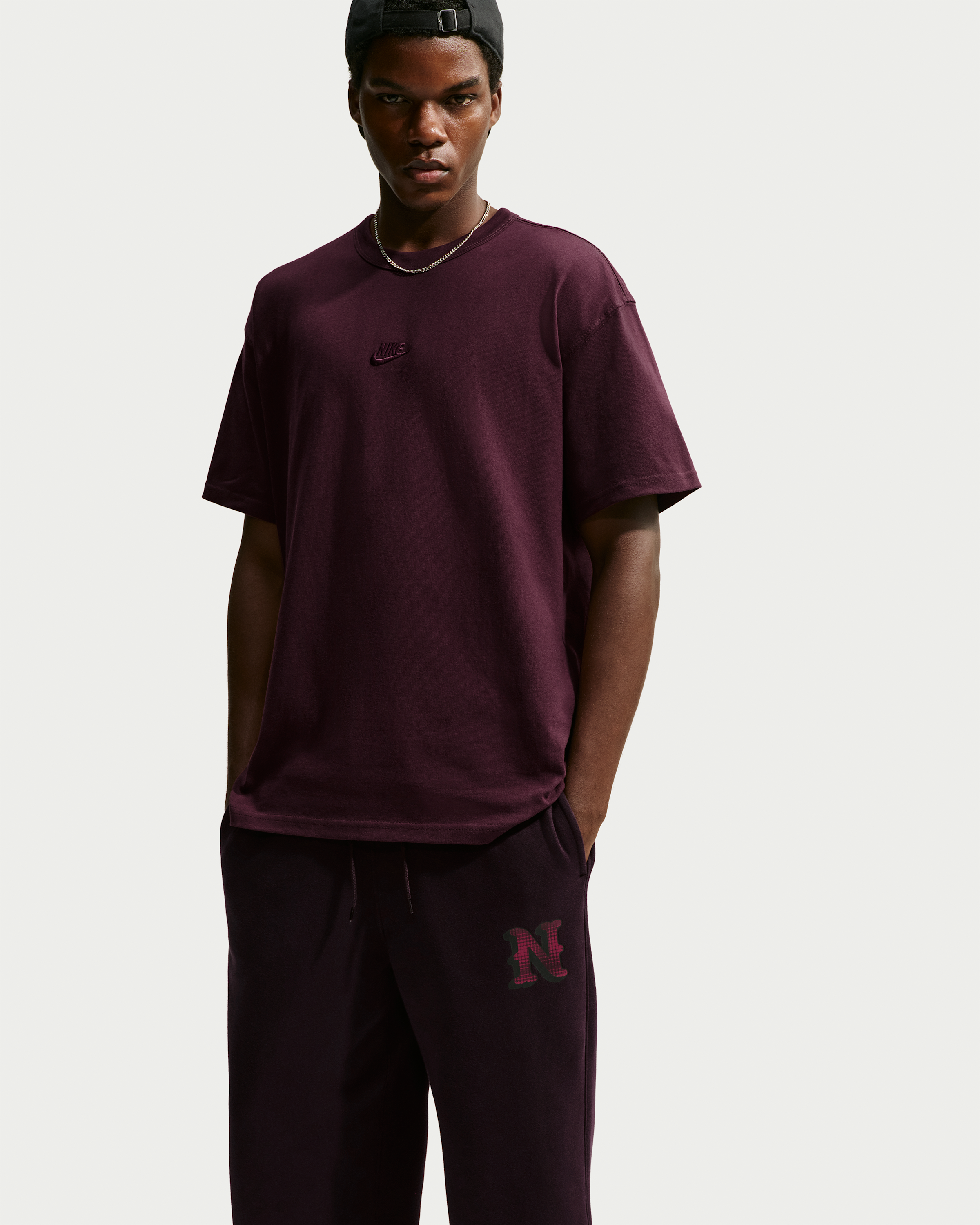 Nike Sportswear Premium Essentials Men's T-Shirt - Burgundy Crush - View 1