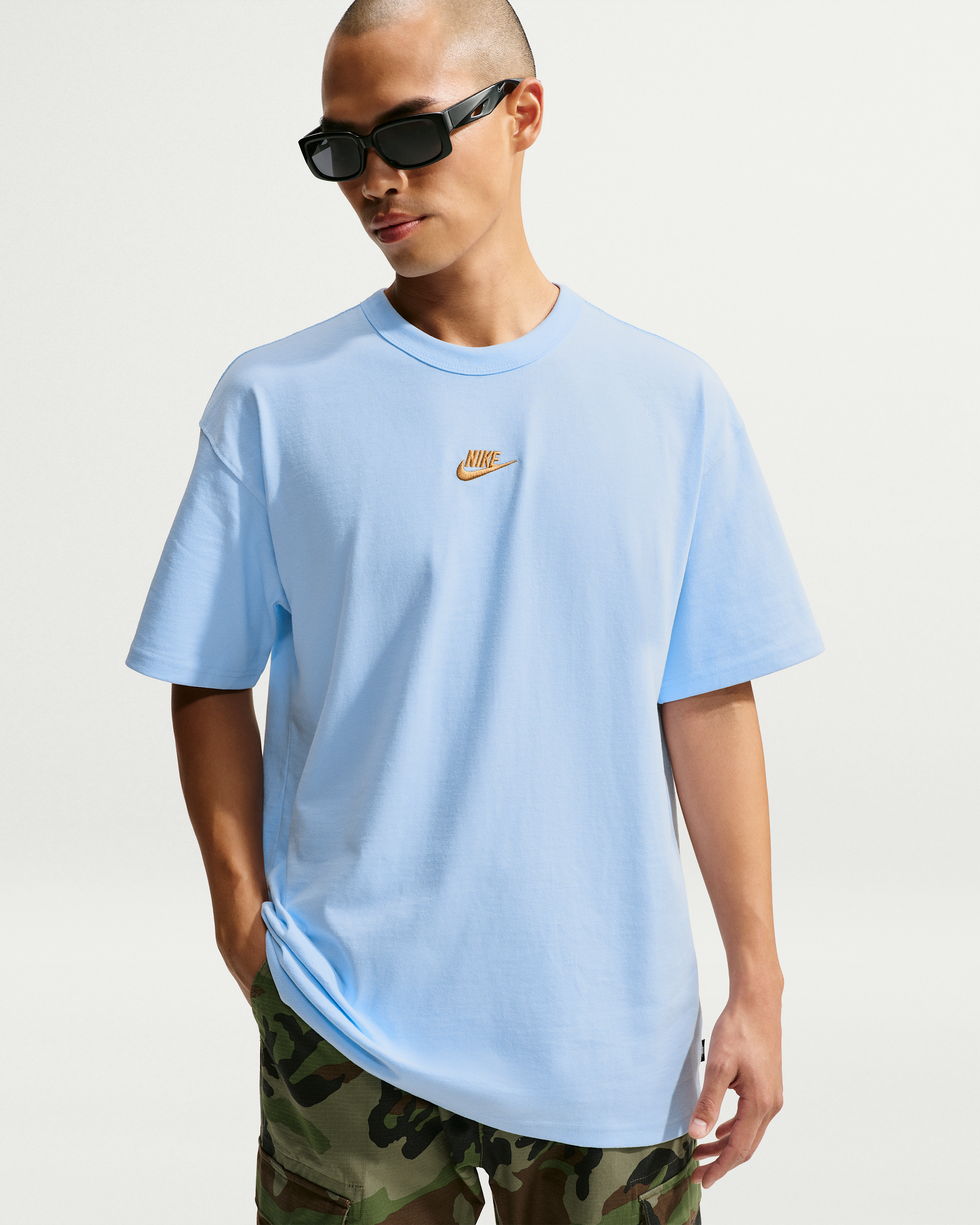 Nike Sportswear Premium Essentials Men's T-Shirt - Ice Blue/Flat Gold - View 1