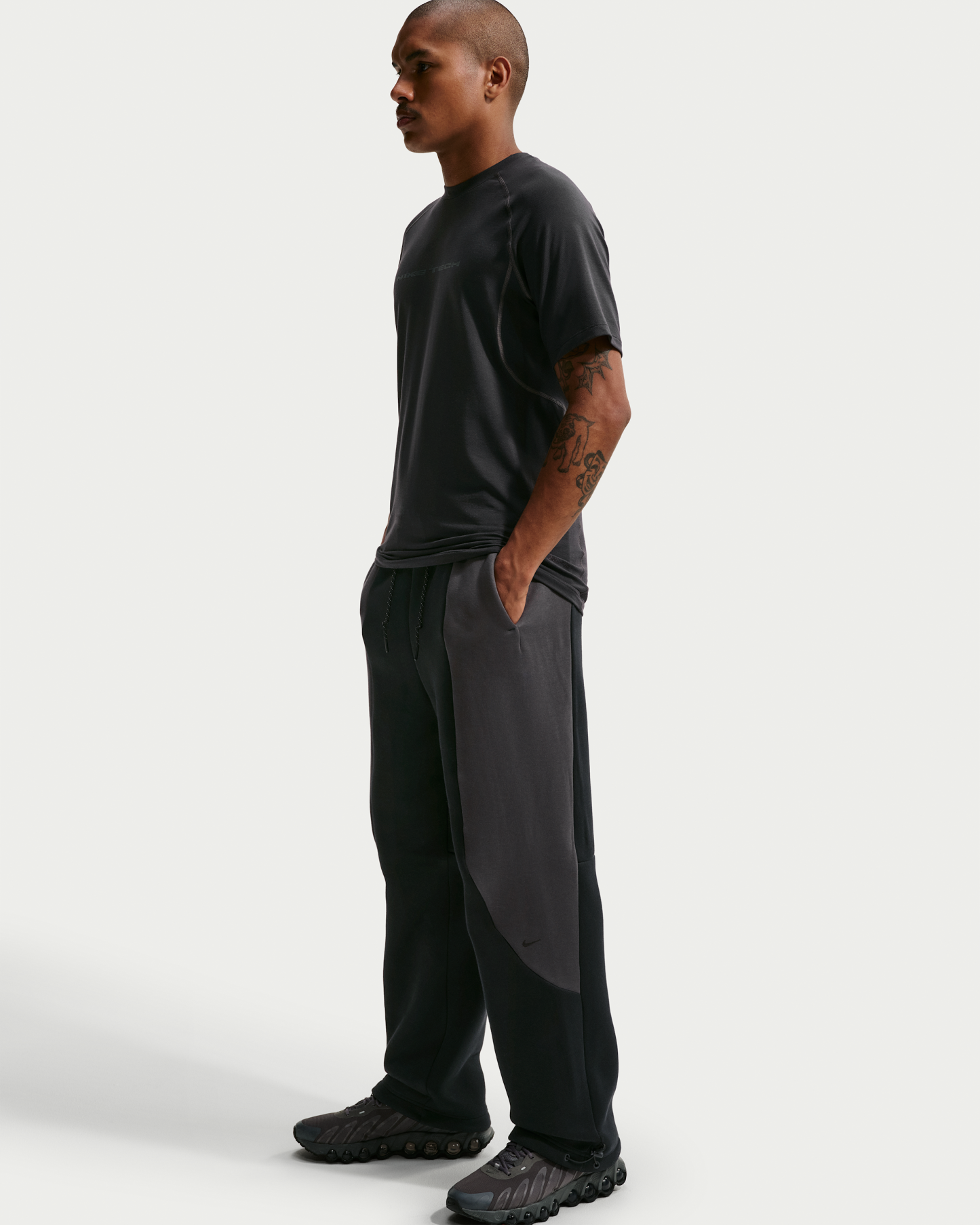 Nike Tech Men's Colour-Block Open-Hem Fleece Trousers - Black/Anthracite/Black - View 4