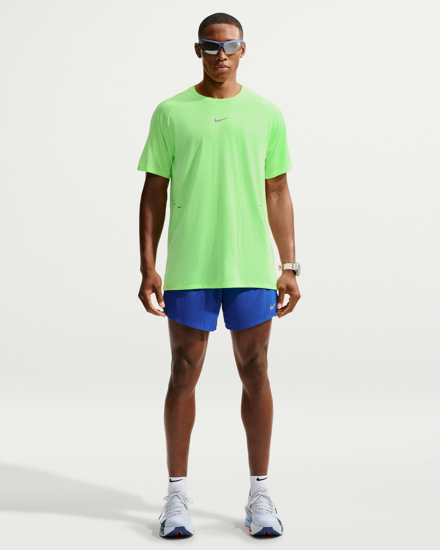 Nike Stride Aero-FIT Men's Short-Sleeve Running Top - Volt/Light Silver - View 4