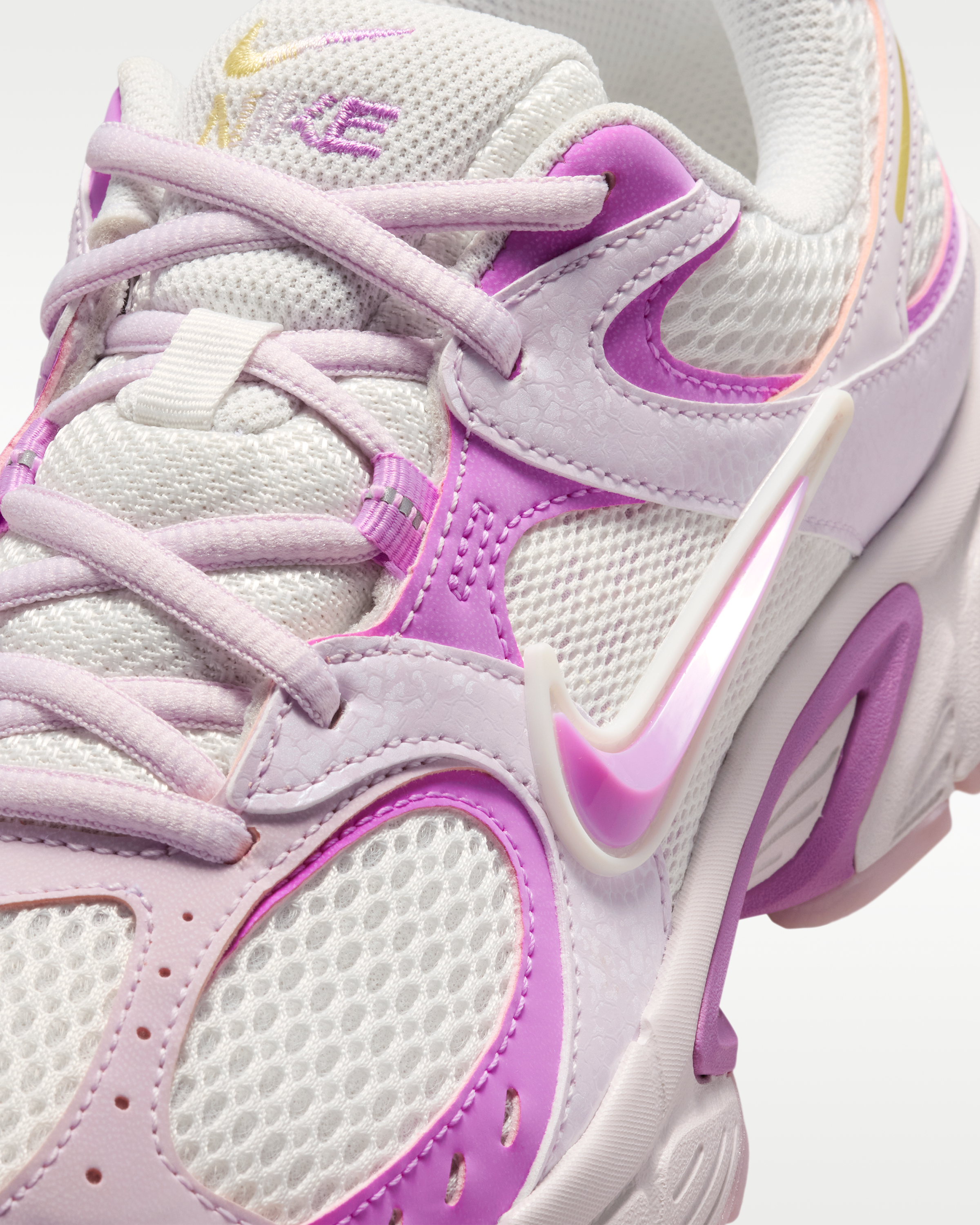 Nike V5 RNR Women's Shoes - Summit White/Bleached Lilac/Soft Yellow/Light Magenta - View 7