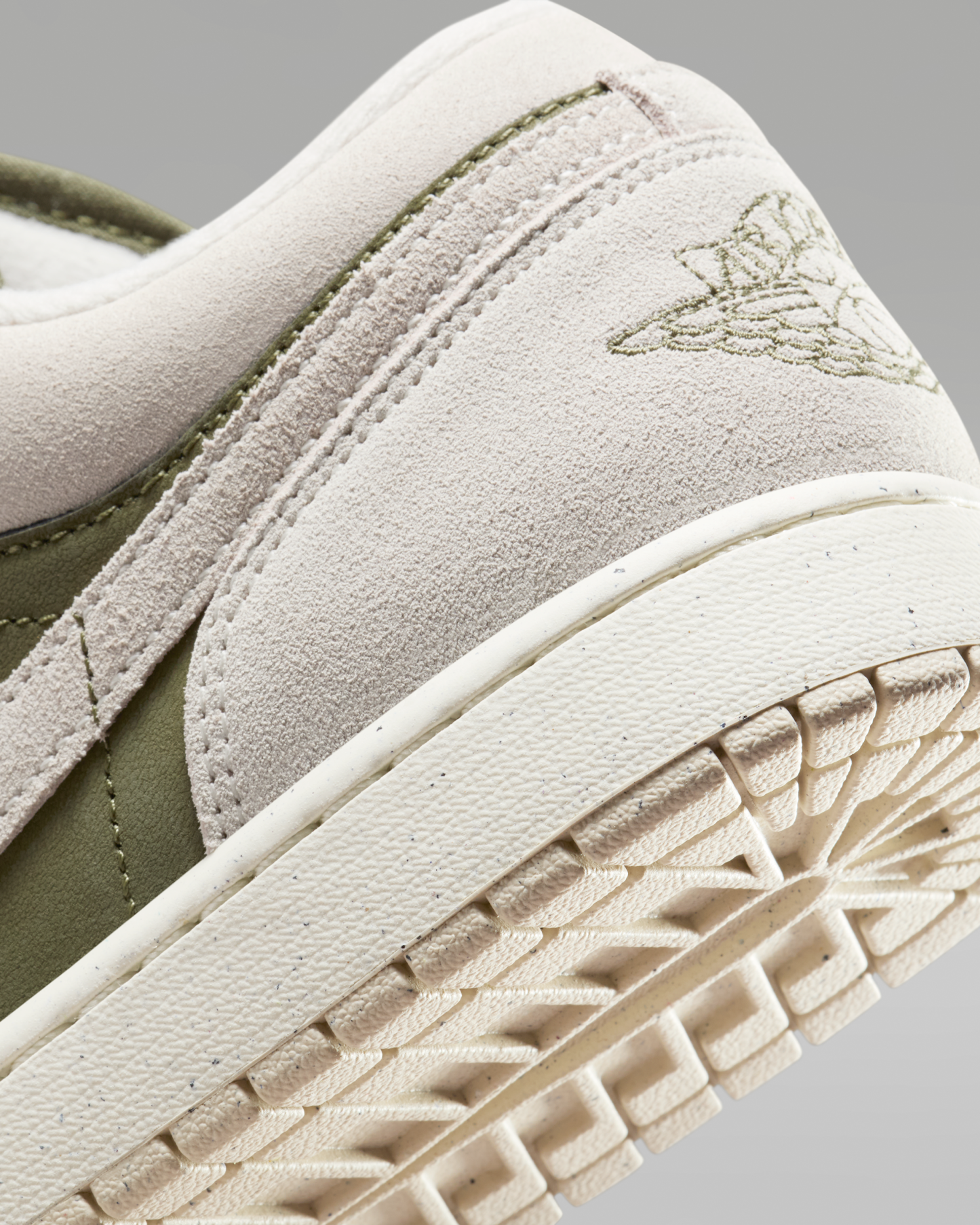 Air Jordan 1 Low SE Men's Shoes - Medium Olive/Sail/Light Orewood Brown - View 8