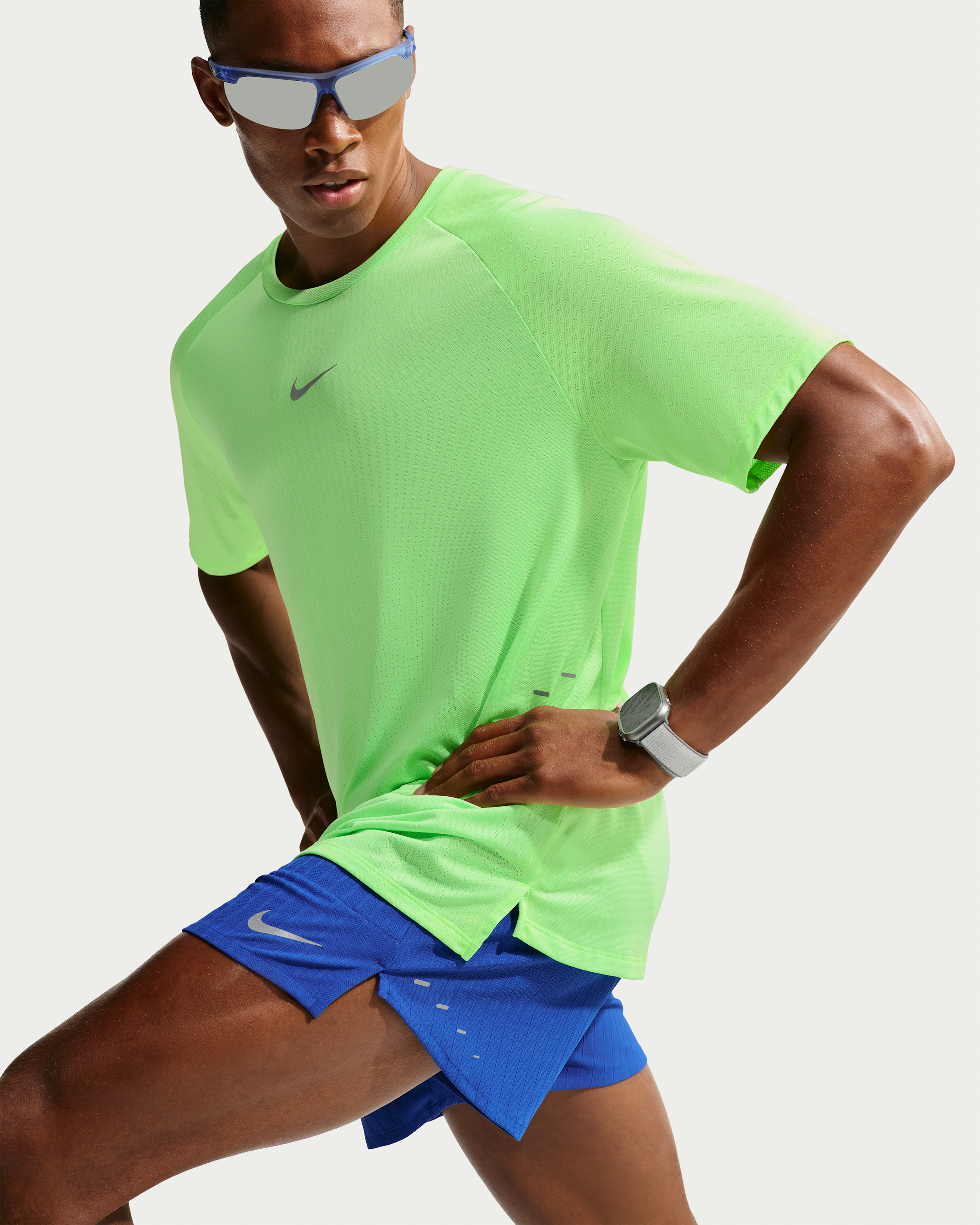 Nike Stride Aero-FIT Men's Short-Sleeve Running Top - Volt/Light Silver - View 3