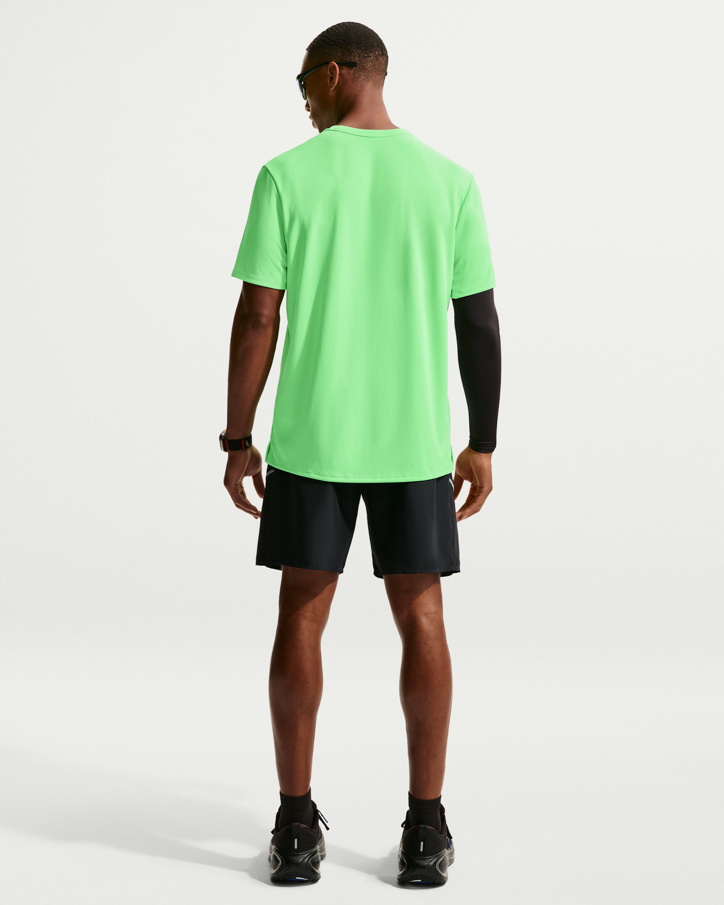 Nike Miler Men's Dri-FIT Short-Sleeve Running Top - Illusion Green/Cucumber Calm - View 5