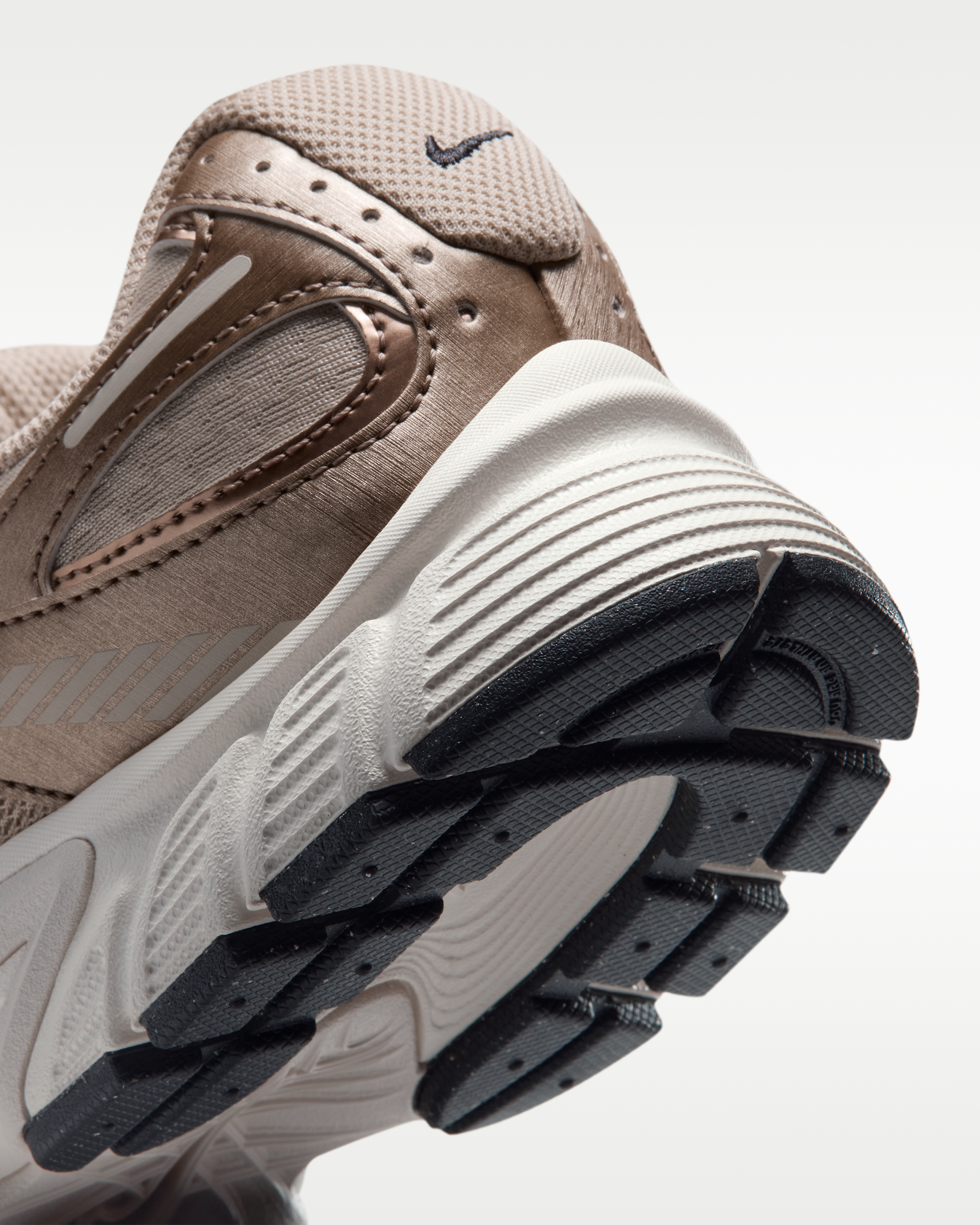 Nike V5 RNR Premium Women's Shoes - Sand Drift/Blur/Light Orewood Brown/Off-Noir - View 8
