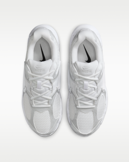 Nike V5 RNR Women's Shoes with Reflective Design Accents - White/Black/Metallic Silver/White - View 4