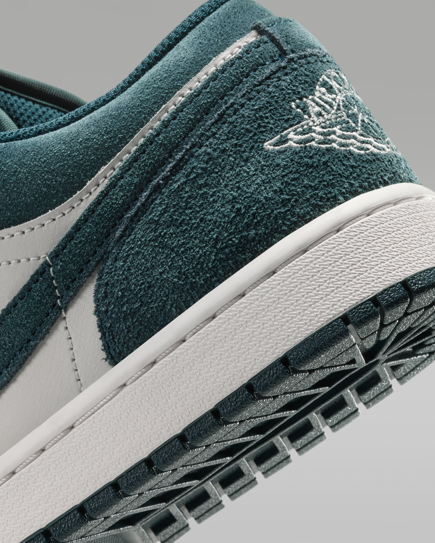 Air Jordan 1 Low Men's Shoes - Midnight Spruce/Pale Ivory/Light Orewood Brown - View 8