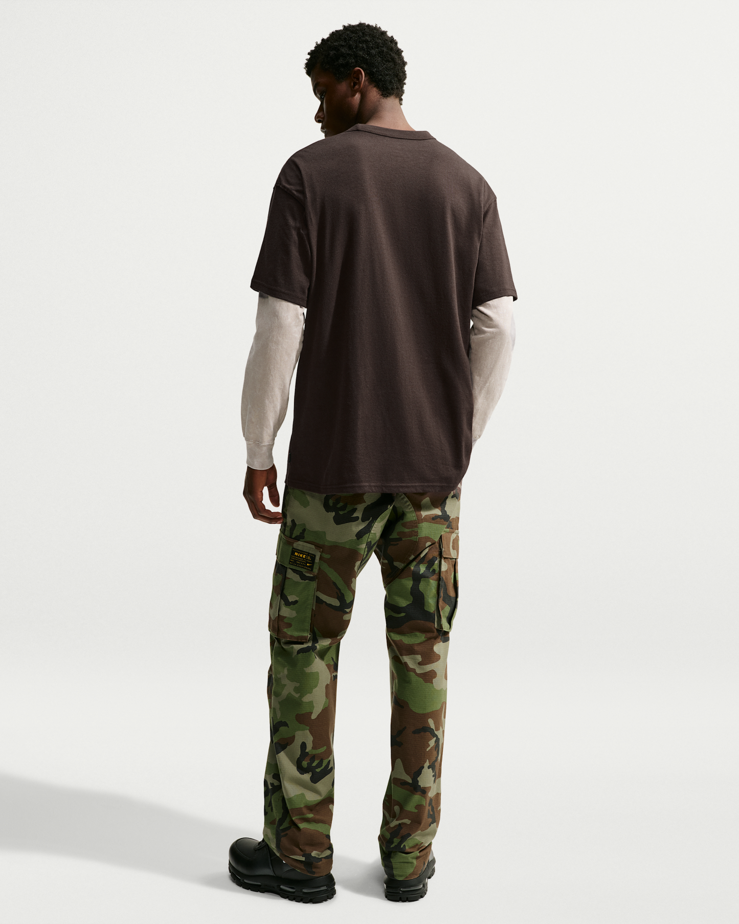 Nike Sportswear Premium Essentials Men's T-Shirt - Velvet Brown/Flat Gold - View 5