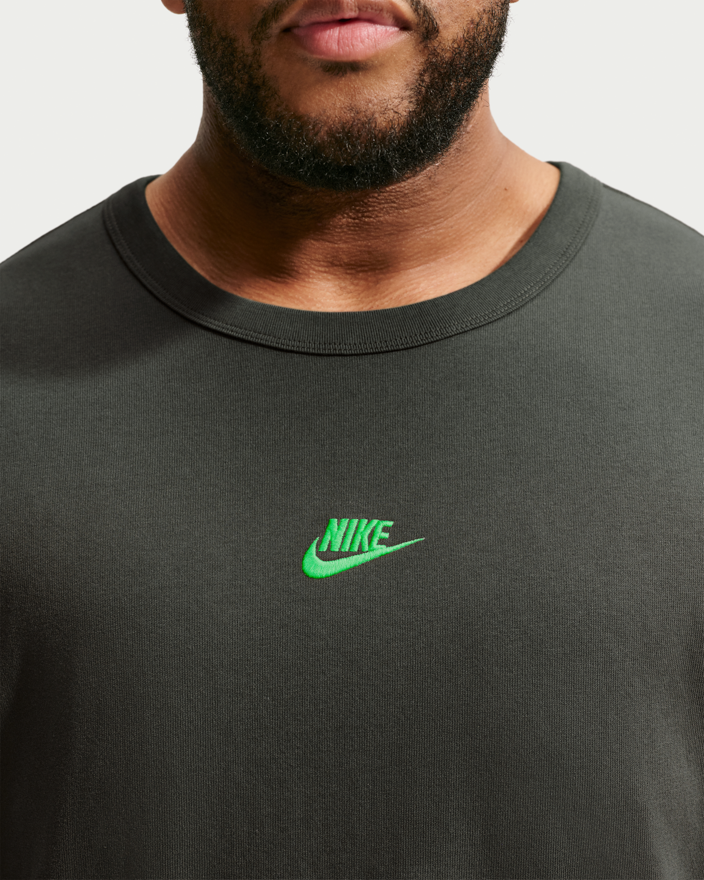 Nike Sportswear Premium Essentials Men's T-Shirt - Newsprint - View 8