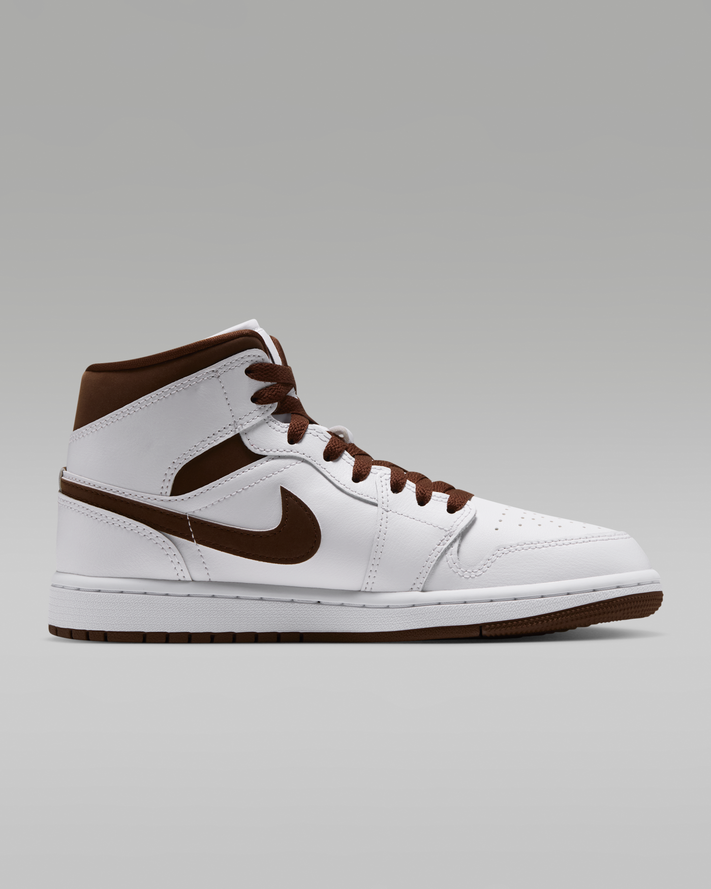 Air Jordan 1 Mid Women's Shoes - White/Cacao Wow/Cacao Wow - View 3