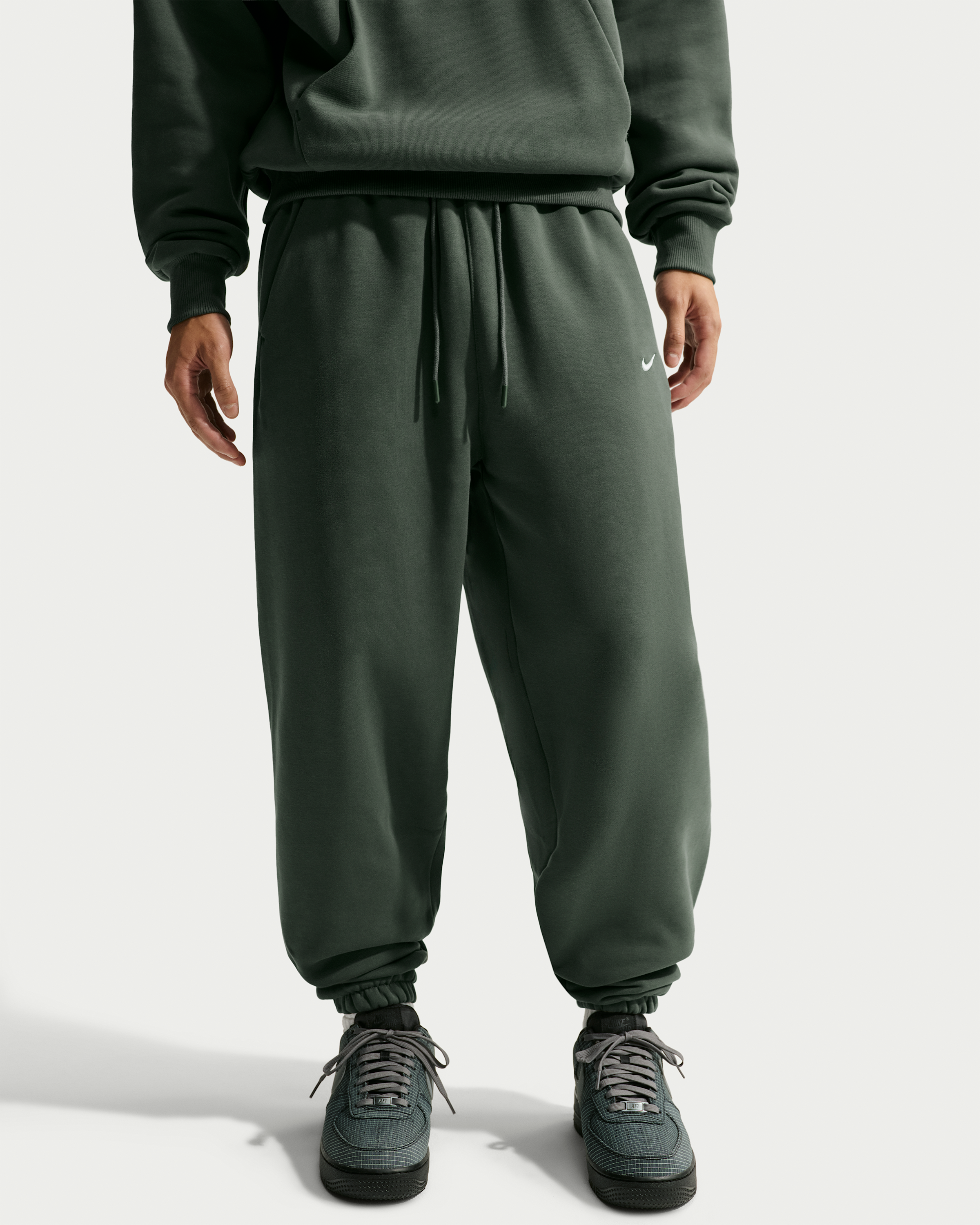 Nike Solo Fleece Men's Cuffed Trousers - Camo Green/Sail - View 2