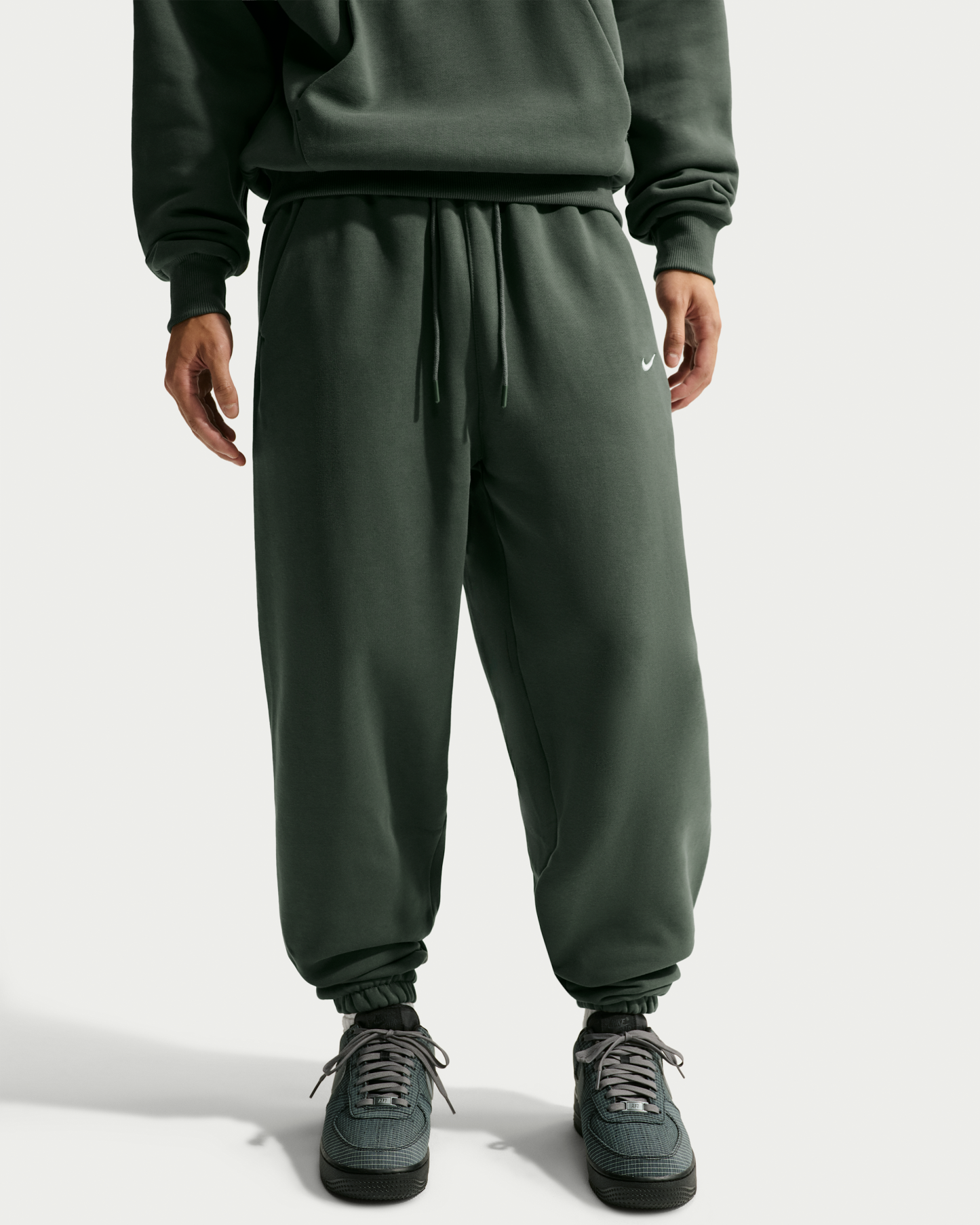 Nike Solo Fleece Men's Cuffed Trousers - Camo Green/Sail - View 2