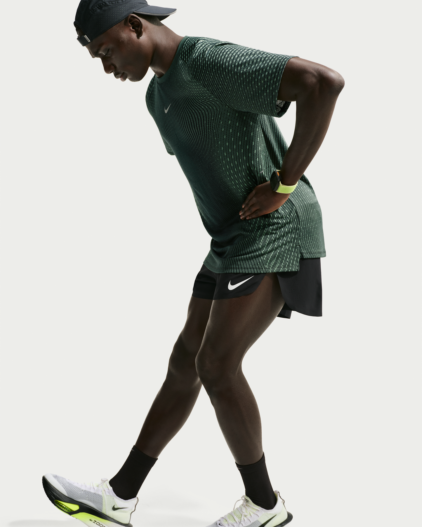 Nike Stride Aero-FIT Men's Short-Sleeve Running Top - Black/Light Green Spark - View 3