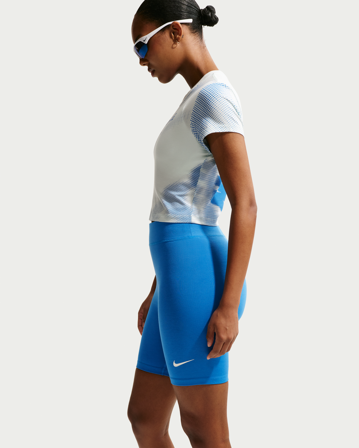 Nike Sportswear Classic Women's High-Waisted 20.5cm (approx.) Biker Shorts - Light Photo Blue/Sail - View 4