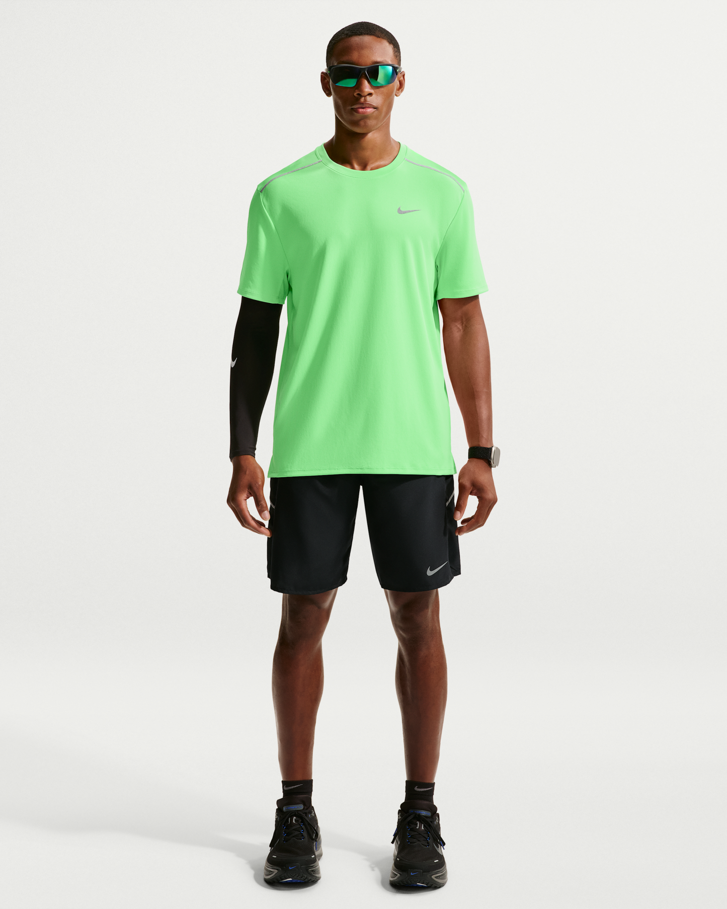 Nike Miler Men's Dri-FIT Short-Sleeve Running Top - Illusion Green/Cucumber Calm - View 4