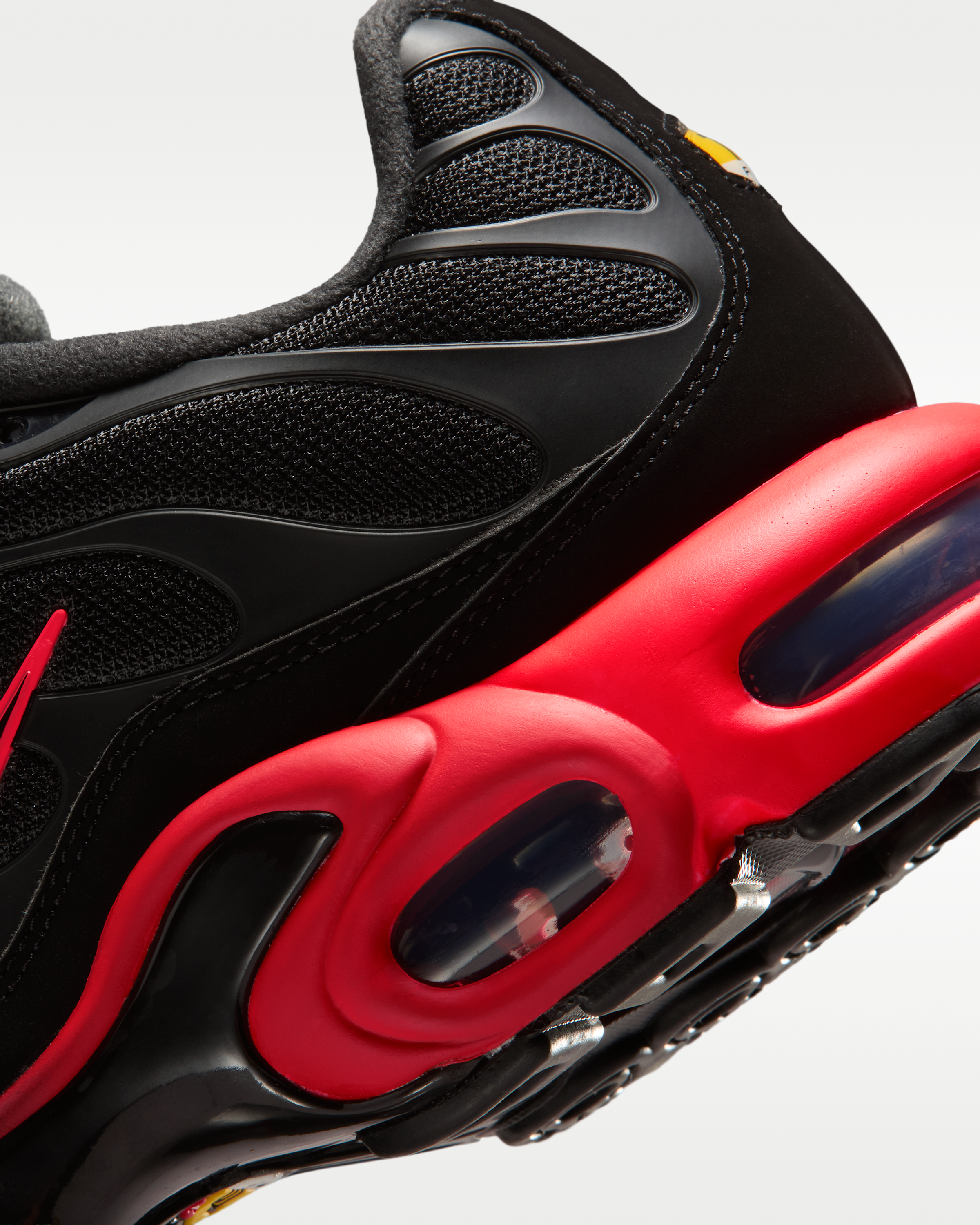 Nike Air Max Plus Men's Shoes - Black/Bright Crimson/Black/Black - View 8