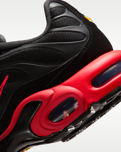 Nike Air Max Plus Men's Shoes - Black/Bright Crimson/Black/Black - View 8