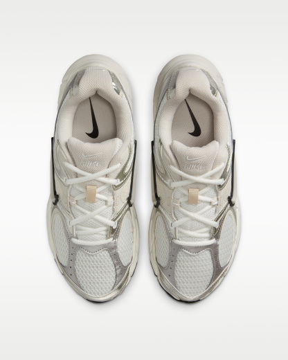 Nike V5 RNR Women's Shoes with Reflective Design Accents - Summit White/Sail/Black/Light Orewood Brown - View 4