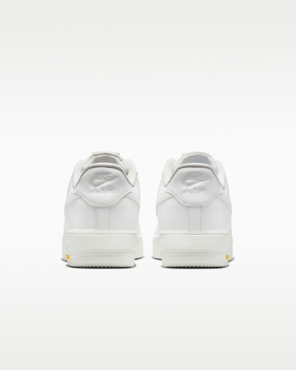 Air Force 1 GORE-TEX Vibram® Men's Waterproof Shoes - Summit White/Off-White/Speed Yellow/Summit White - View 6